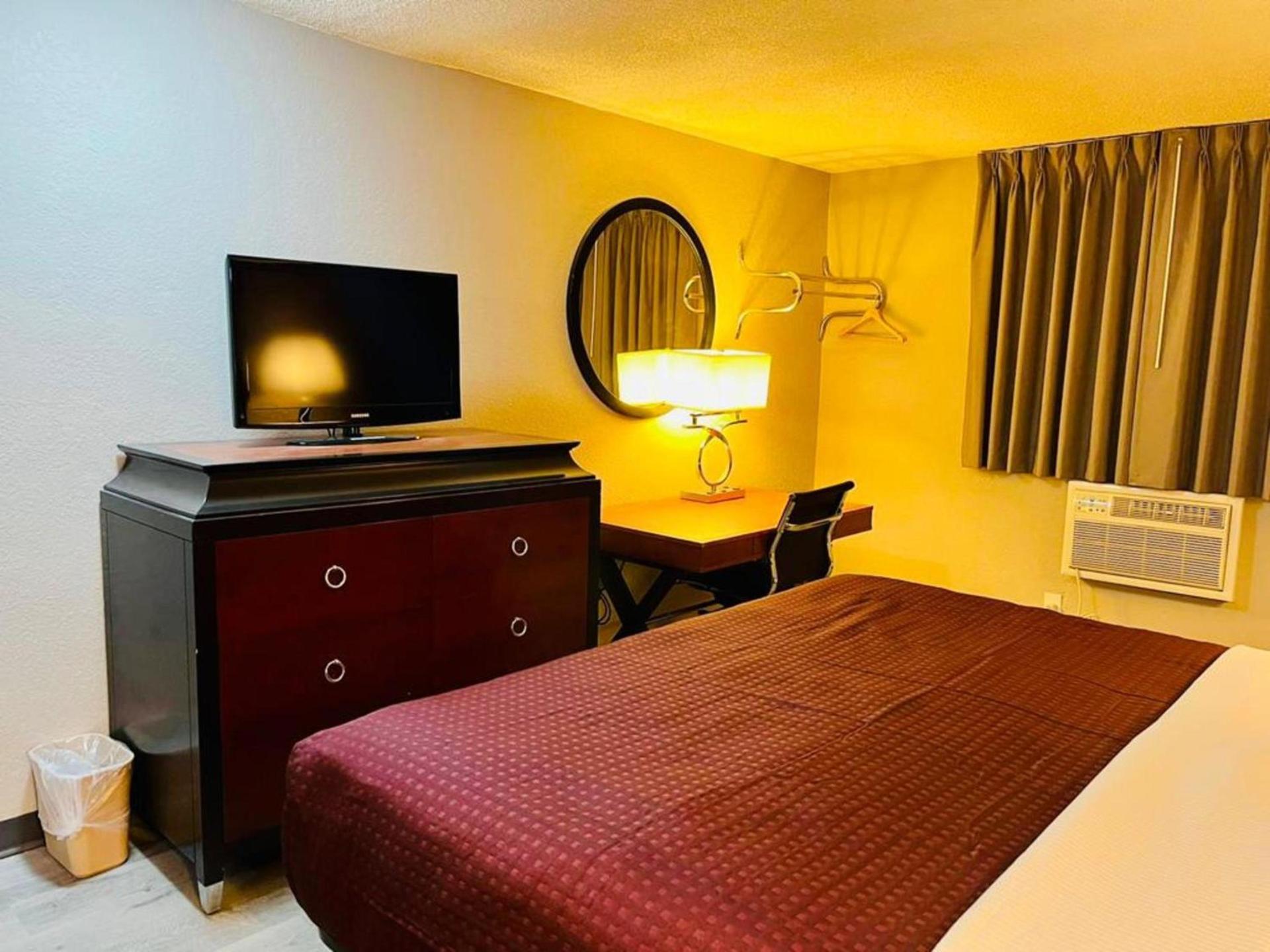 Super 8 by Wyndham Benton Harbor St Joseph photo 18