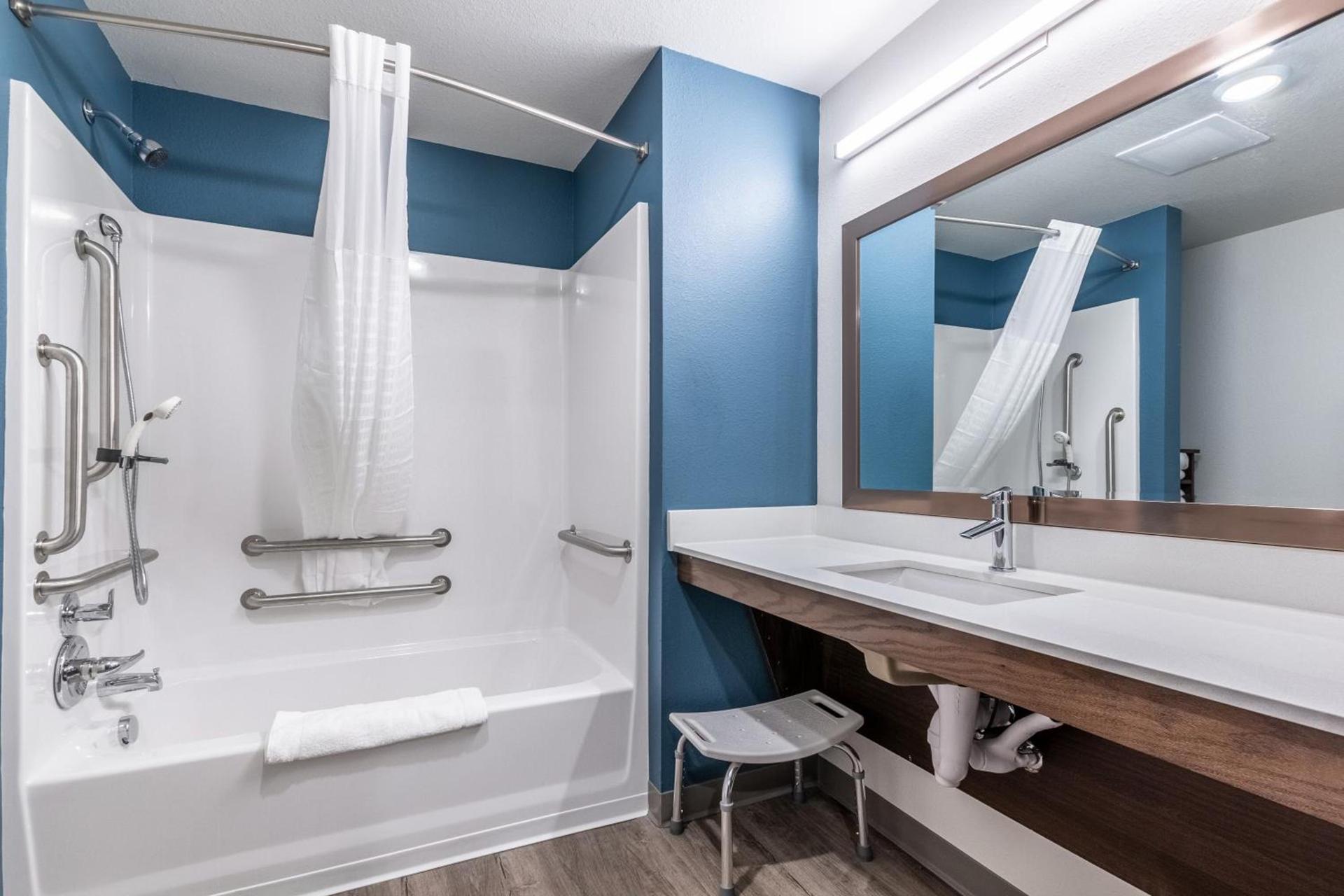 WoodSpring Suites Bakersfield East photo 16
