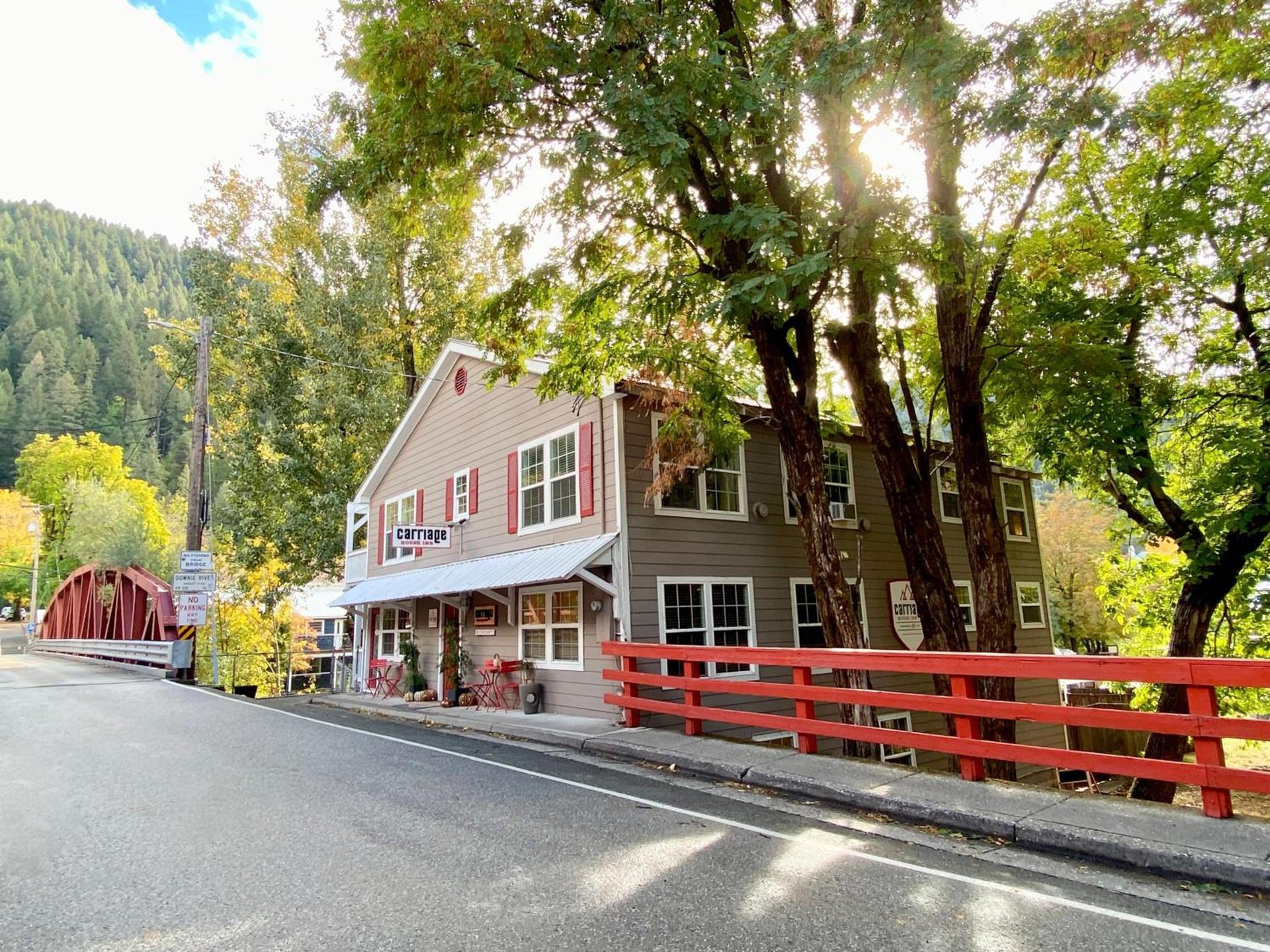 Carriage House Inn photo 34