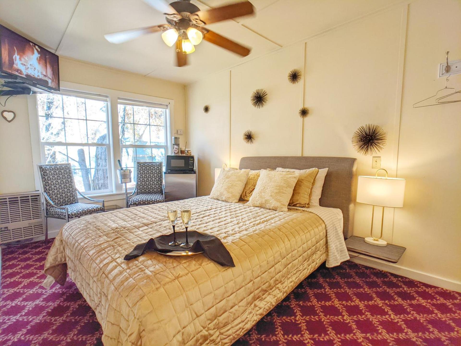Carriage House Inn photo 40
