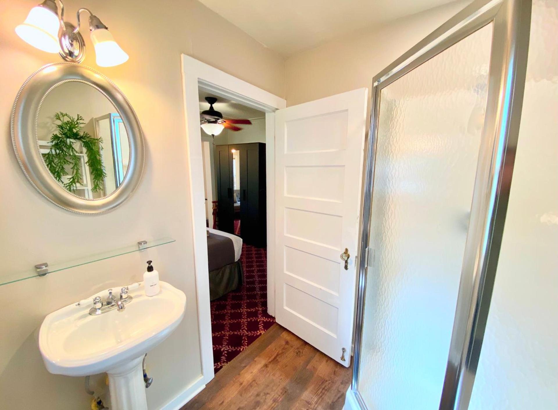 Carriage House Inn photo 42