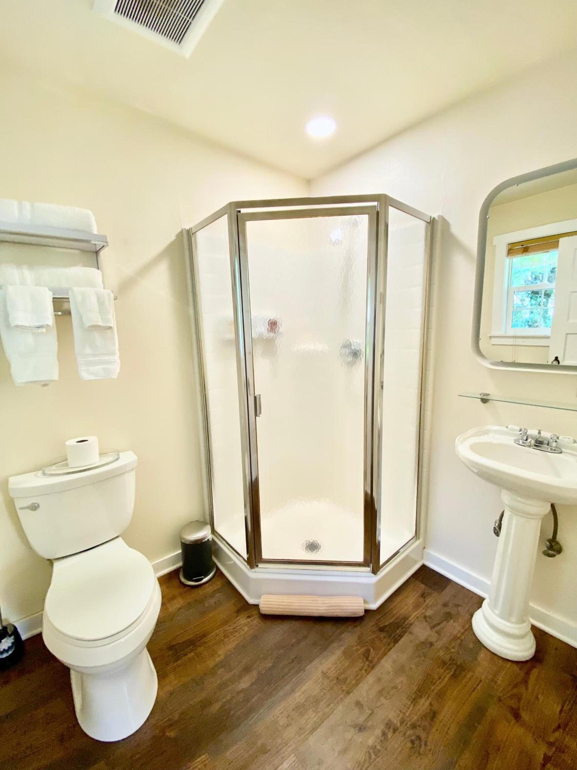 Carriage House Inn photo 43