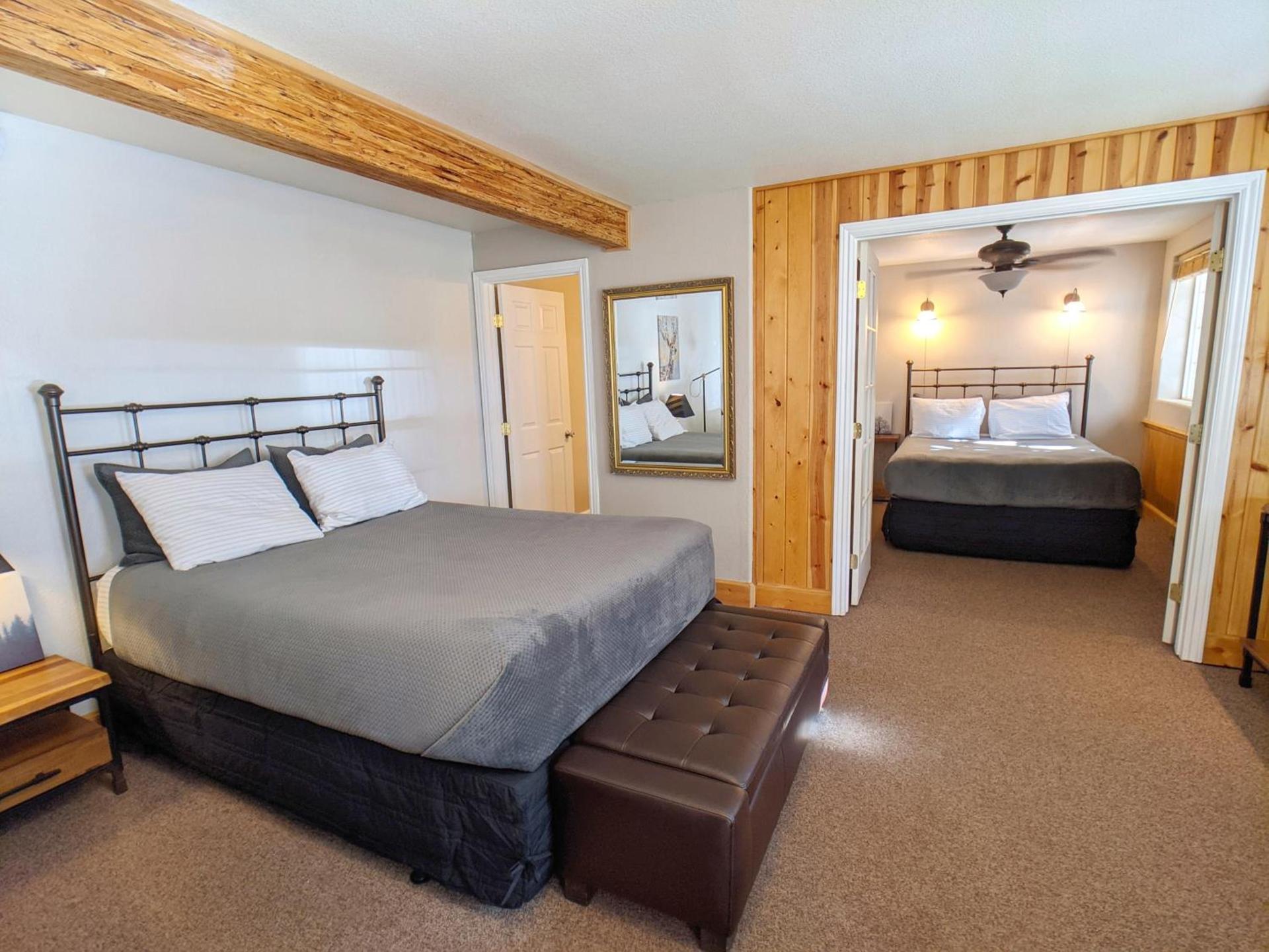 Carriage House Inn photo 49