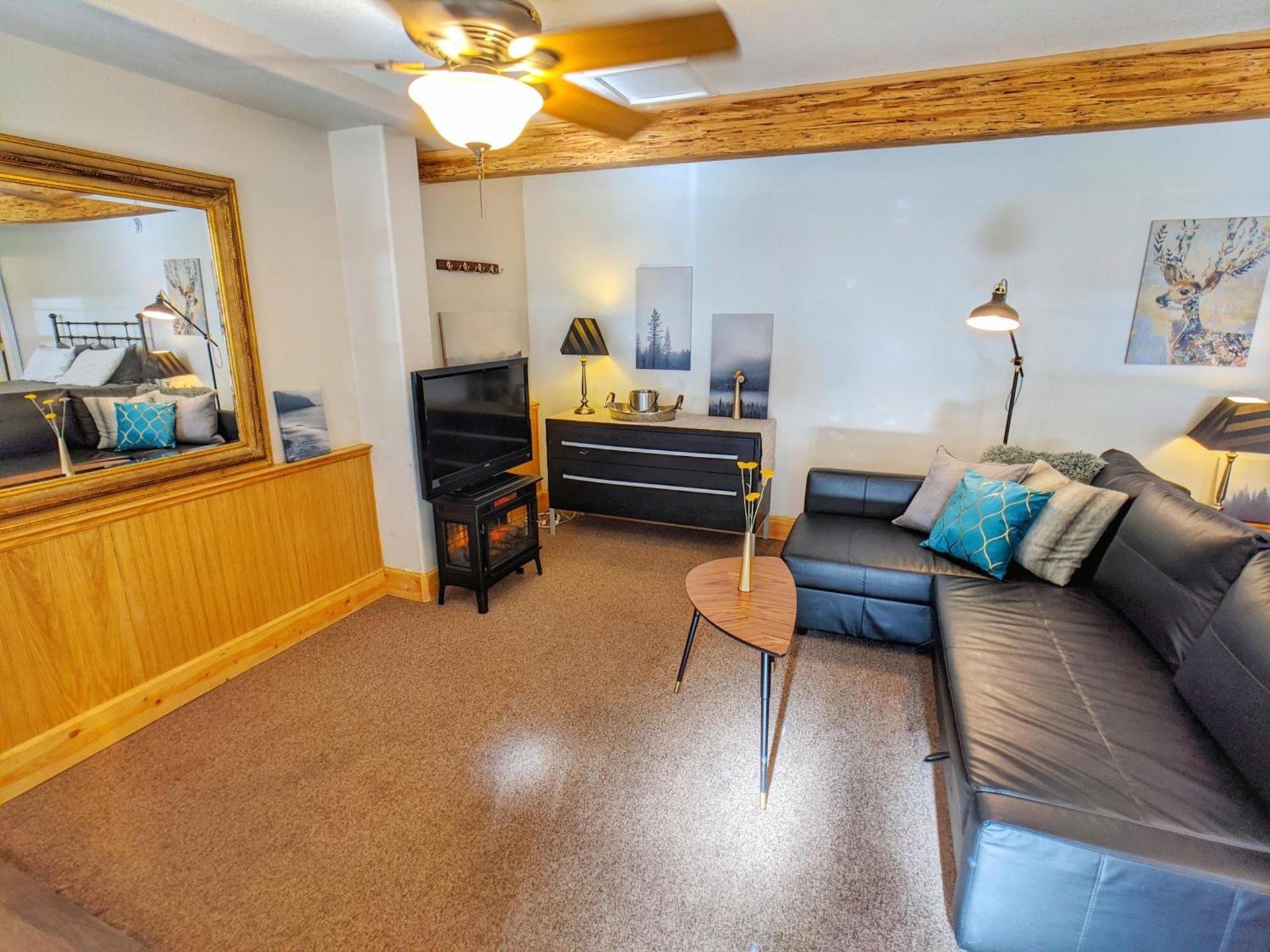 Carriage House Inn photo 48