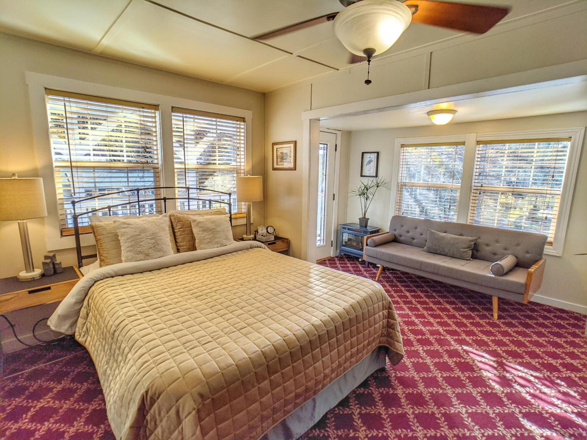 Carriage House Inn photo 50