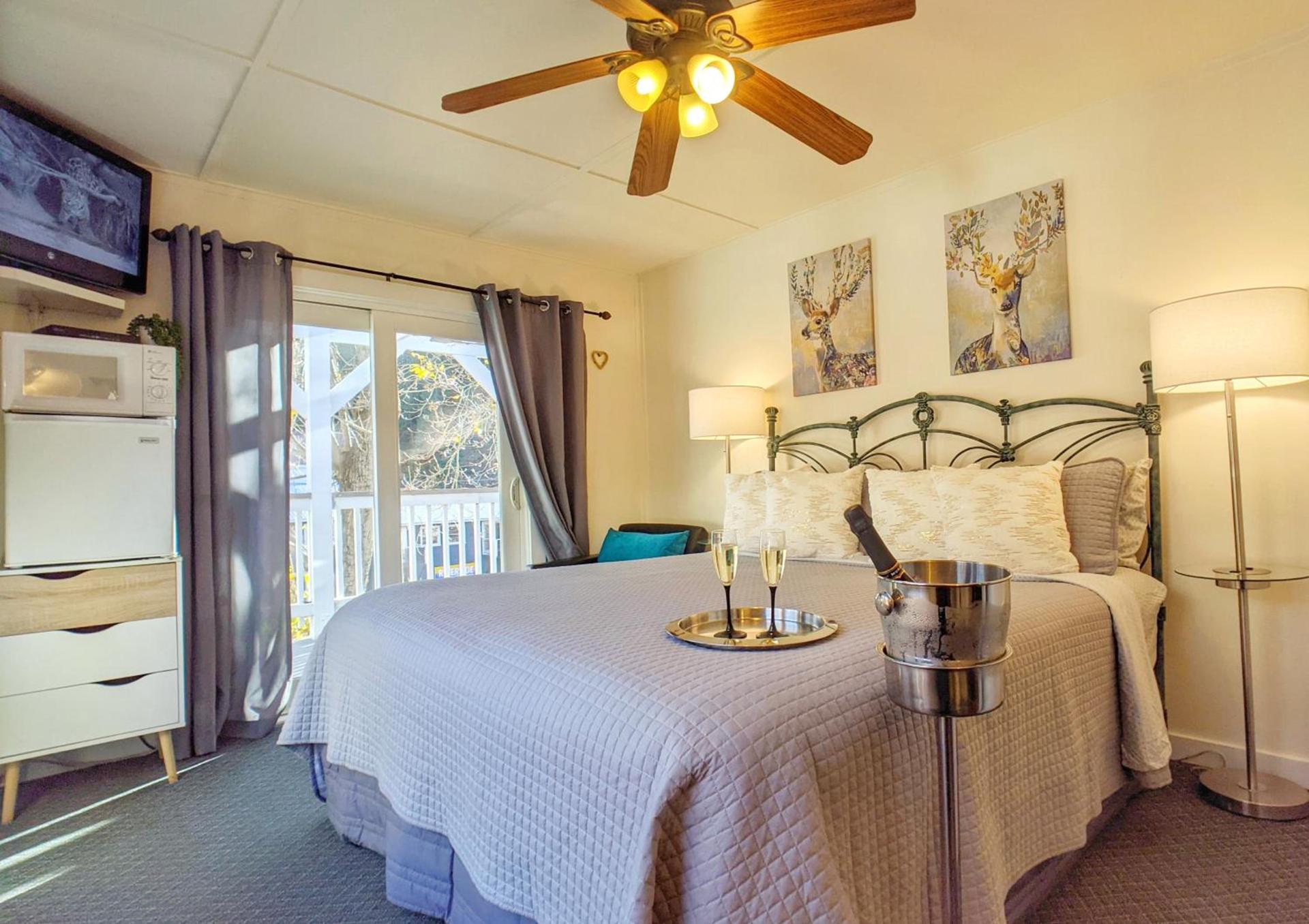 Carriage House Inn photo 55