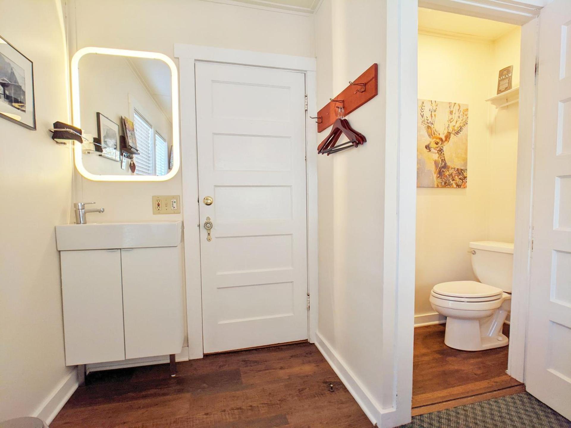 Carriage House Inn photo 59