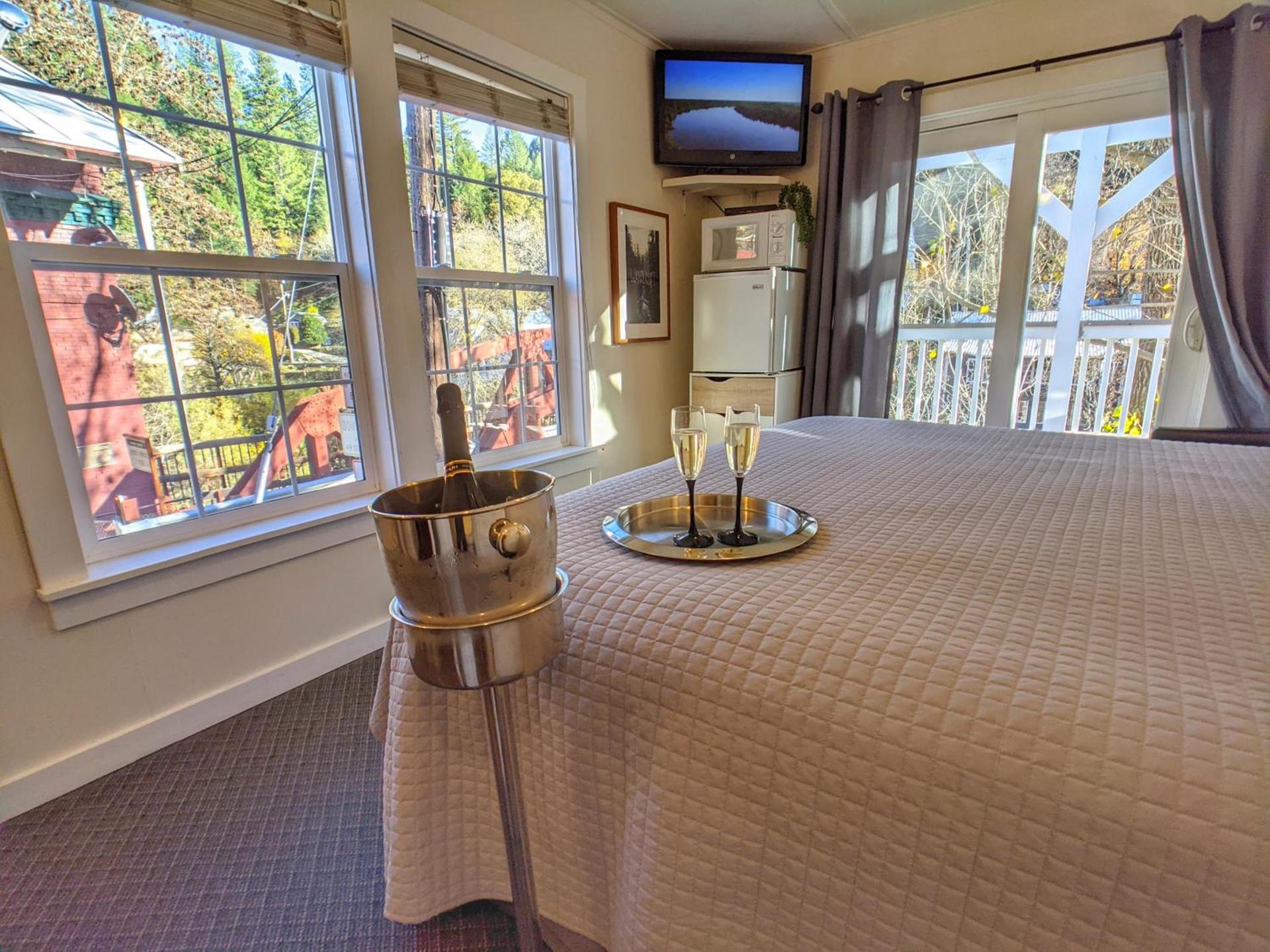 Carriage House Inn photo 61