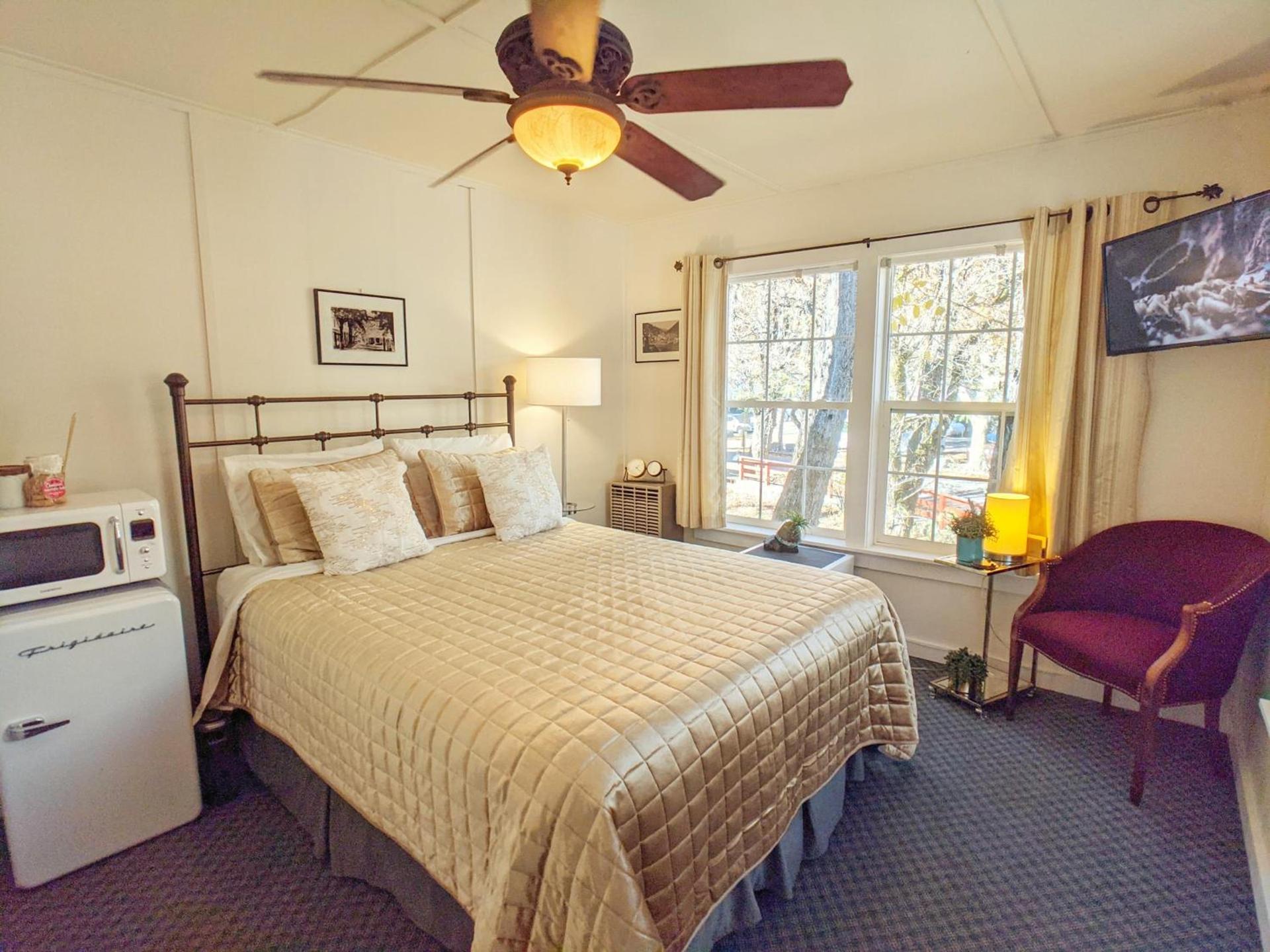 Carriage House Inn photo 62