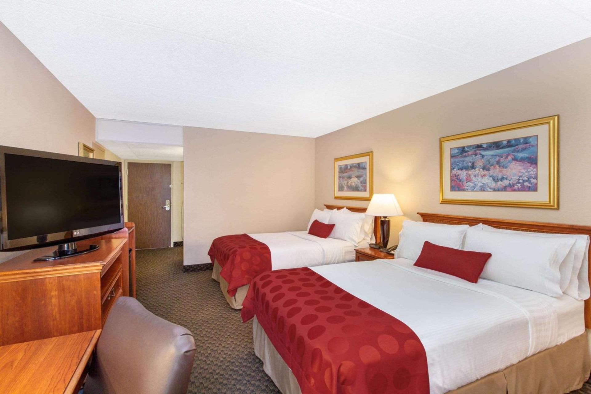 Ramada by Wyndham Midtown Grand Island photo 9