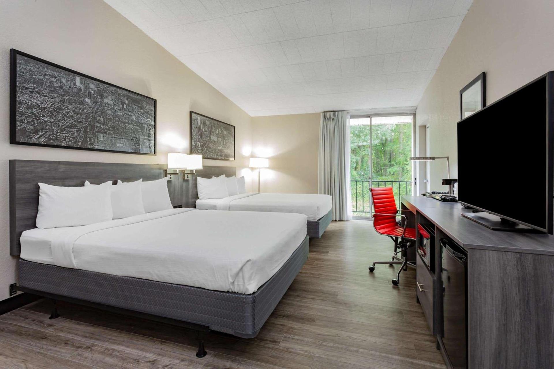 Ramada by Wyndham Hartford North - Bradley Airport photo 15