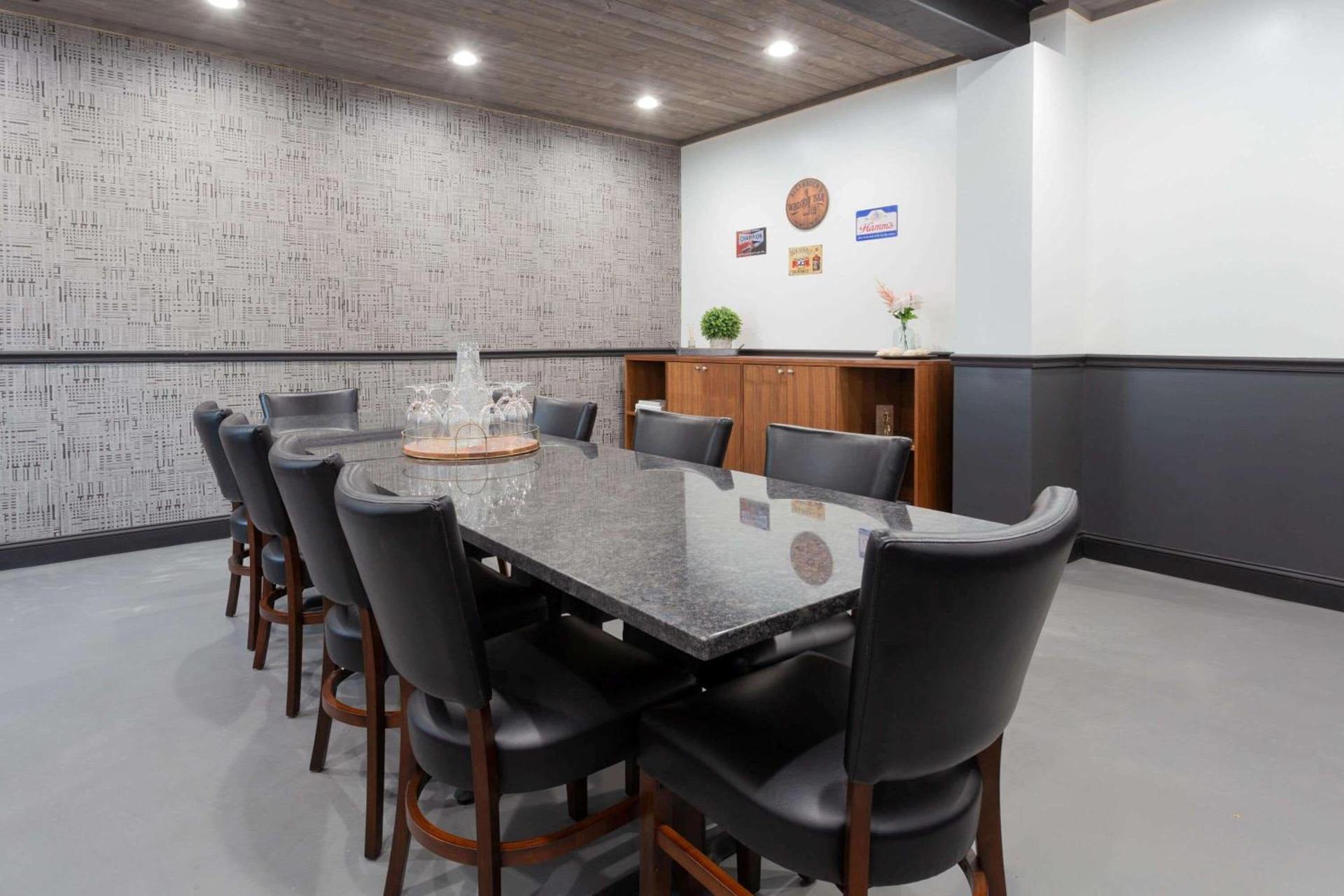 Ramada by Wyndham Hartford North - Bradley Airport photo 19