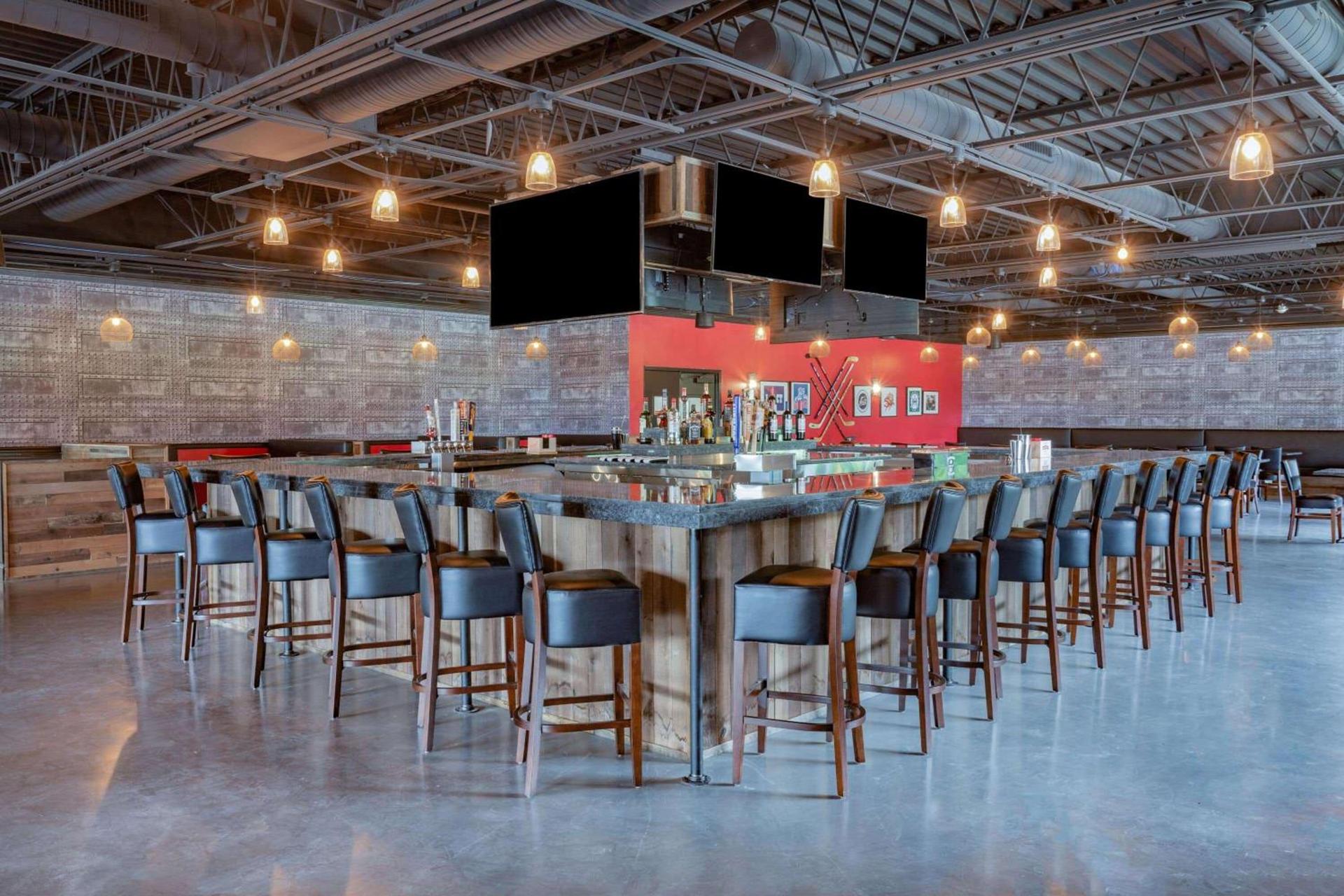 Ramada by Wyndham Hartford North - Bradley Airport photo 20
