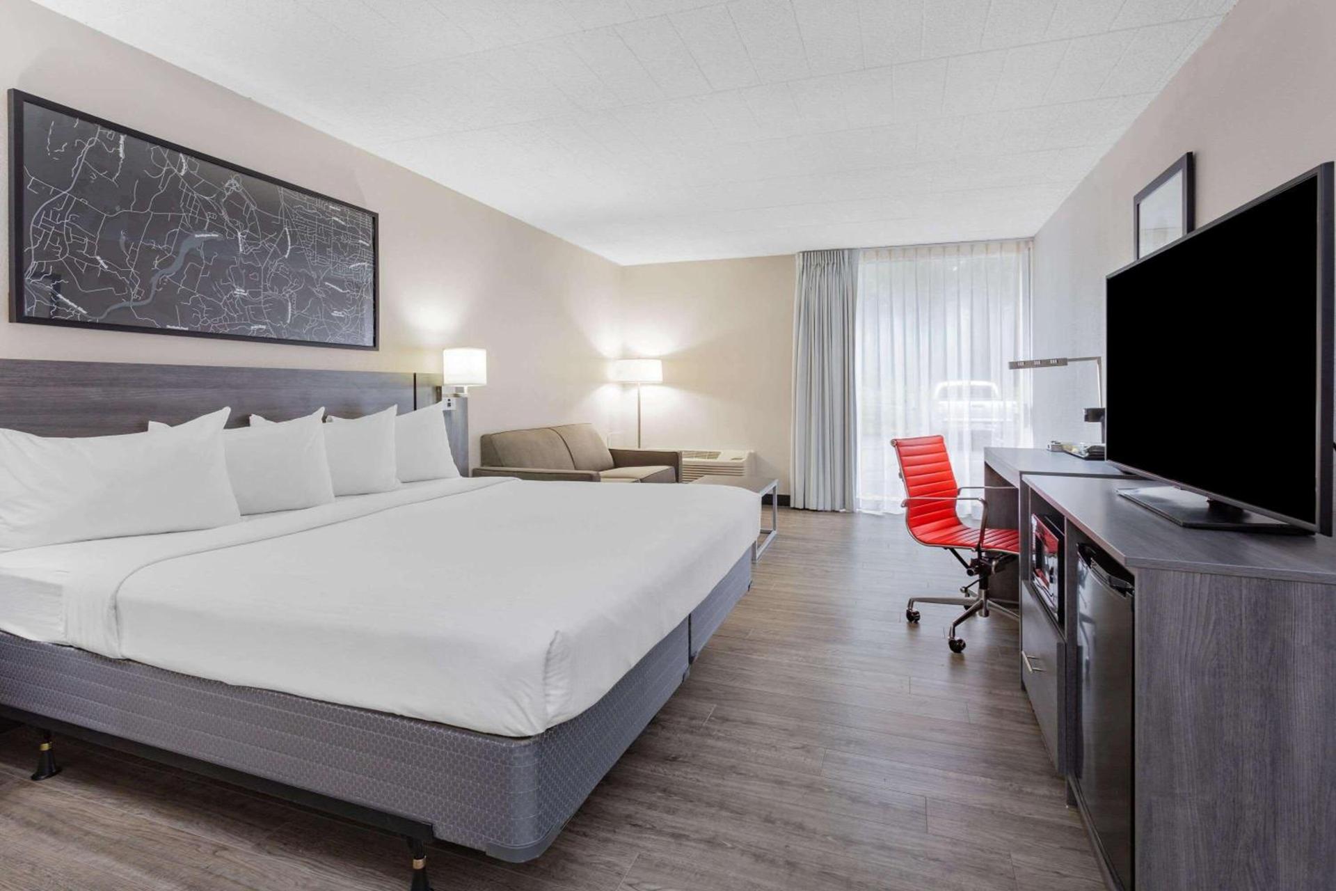 Ramada by Wyndham Hartford North - Bradley Airport photo 24