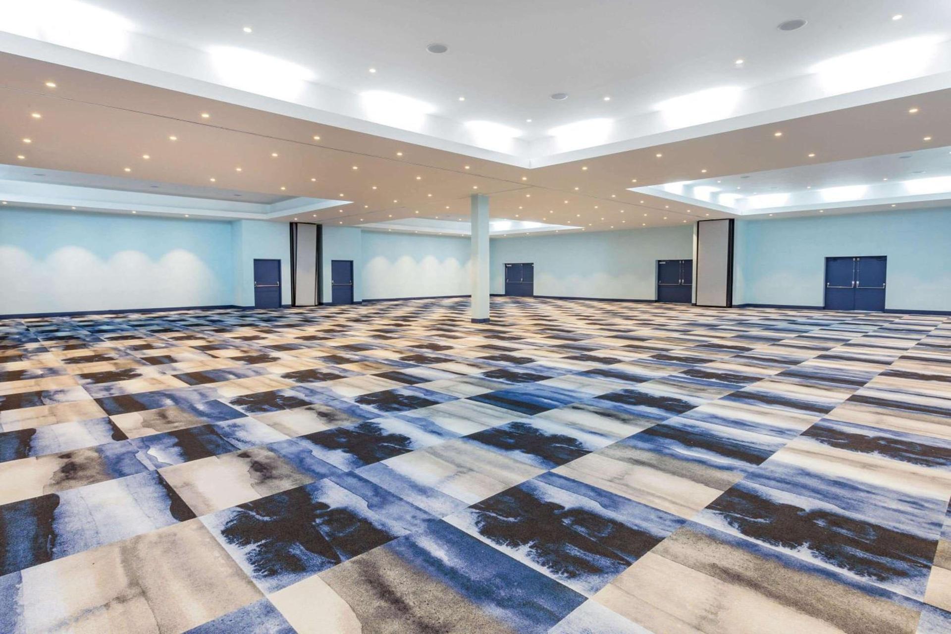 Ramada by Wyndham Hartford North - Bradley Airport photo 34