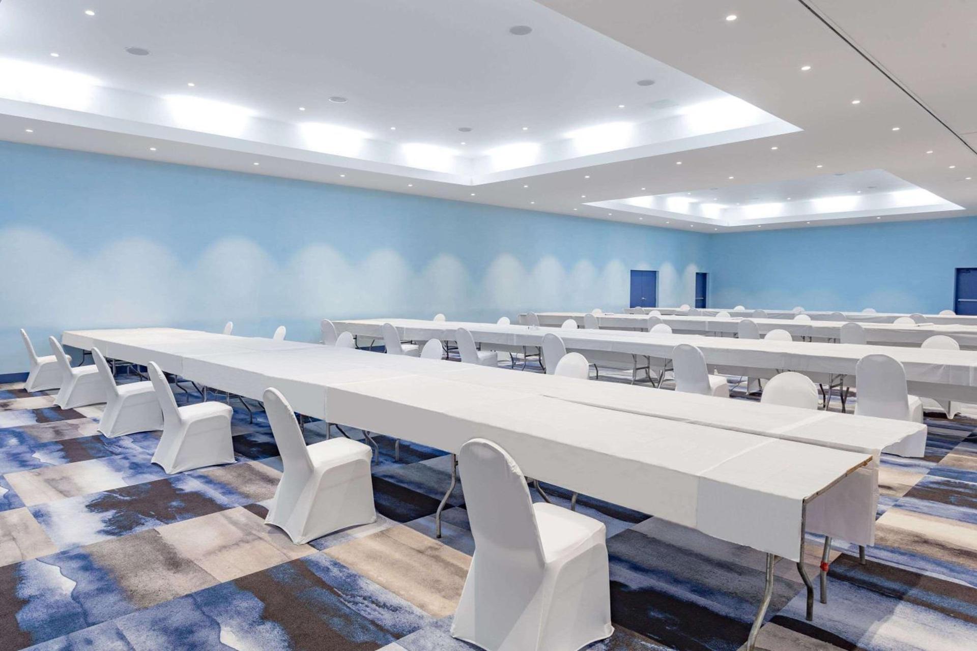 Ramada by Wyndham Hartford North - Bradley Airport photo 36