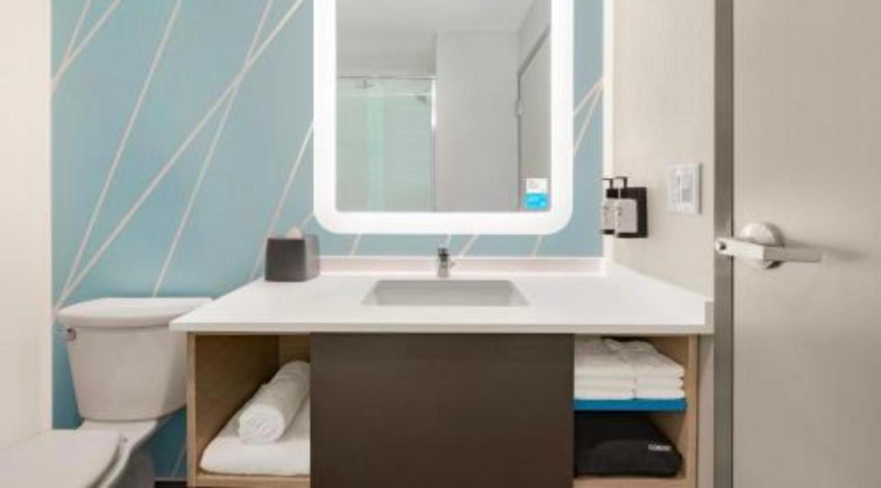 avid hotels - Macon North by IHG photo 6