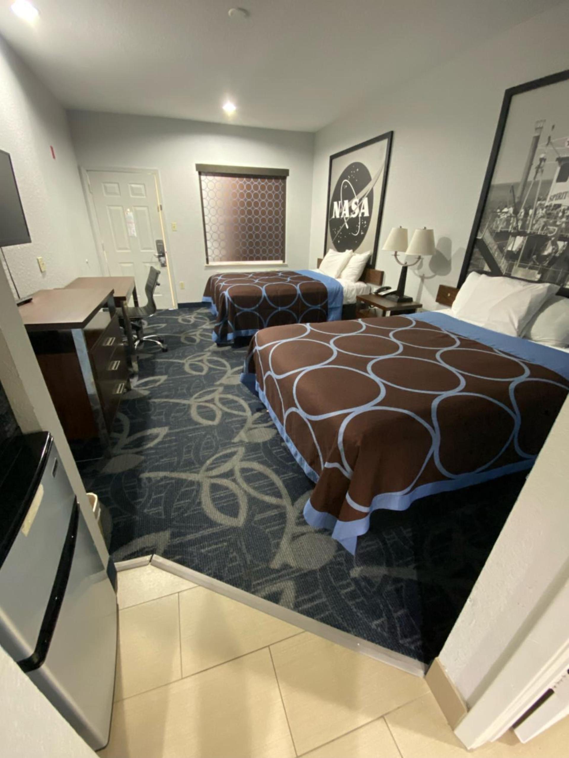 Super 8 by Wyndham Houston Hobby Airport South photo 27