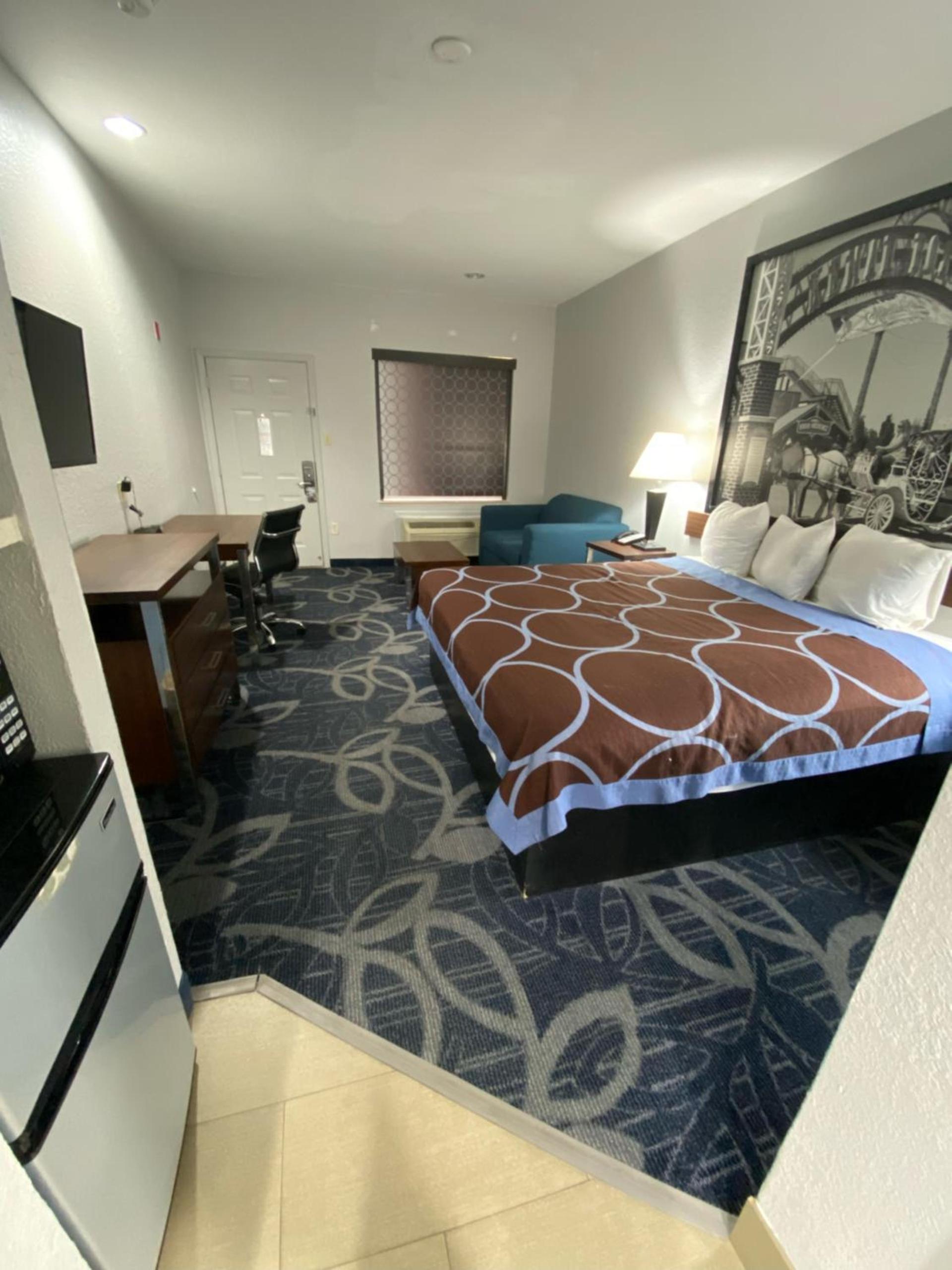 Super 8 by Wyndham Houston Hobby Airport South photo 29