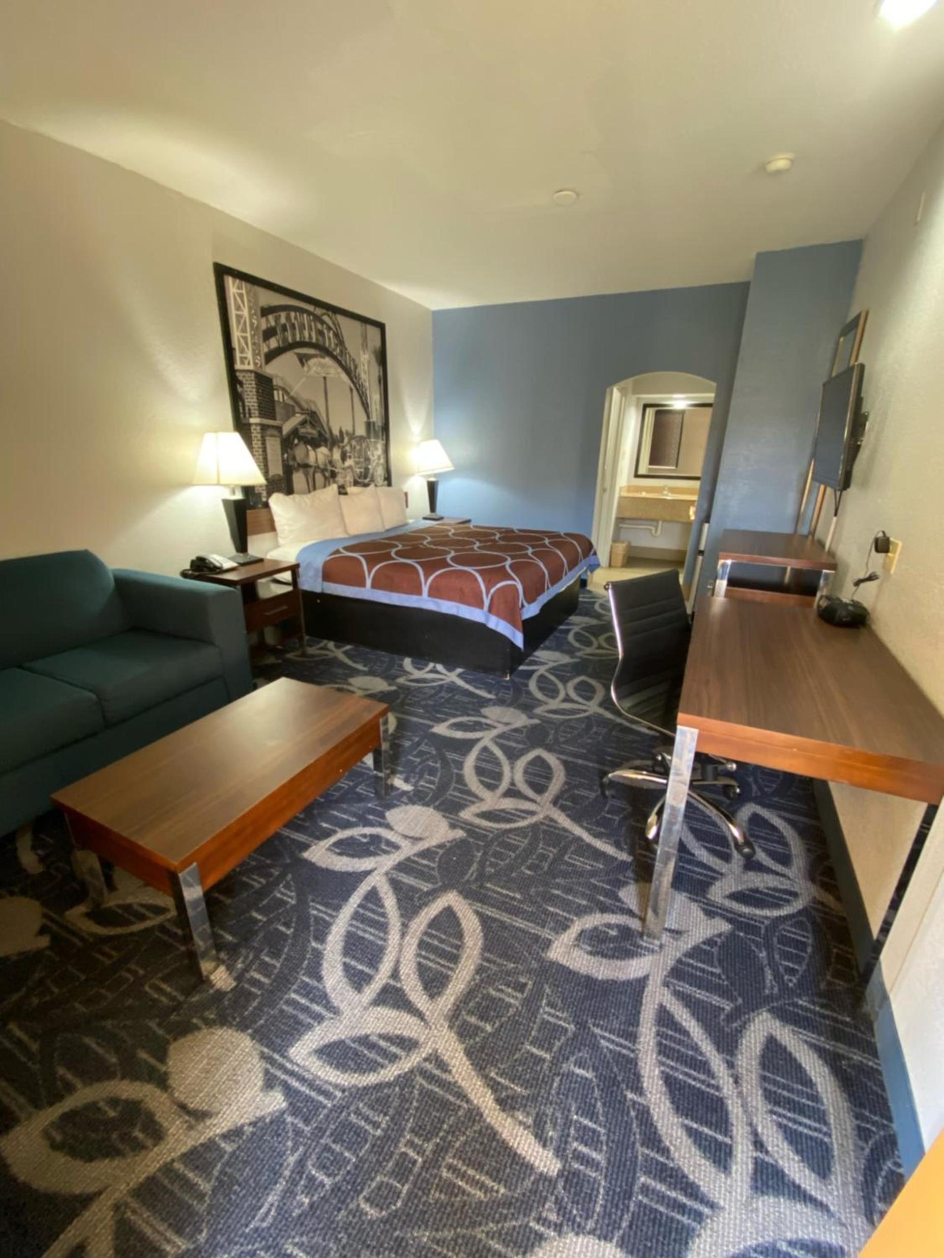 Super 8 by Wyndham Houston Hobby Airport South photo 31