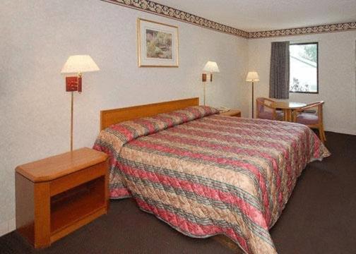 Americas Best Value Inn & Suites Macon at Eisenhower Pkwy photo 18