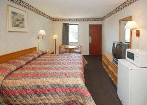 Americas Best Value Inn & Suites Macon at Eisenhower Pkwy photo 20
