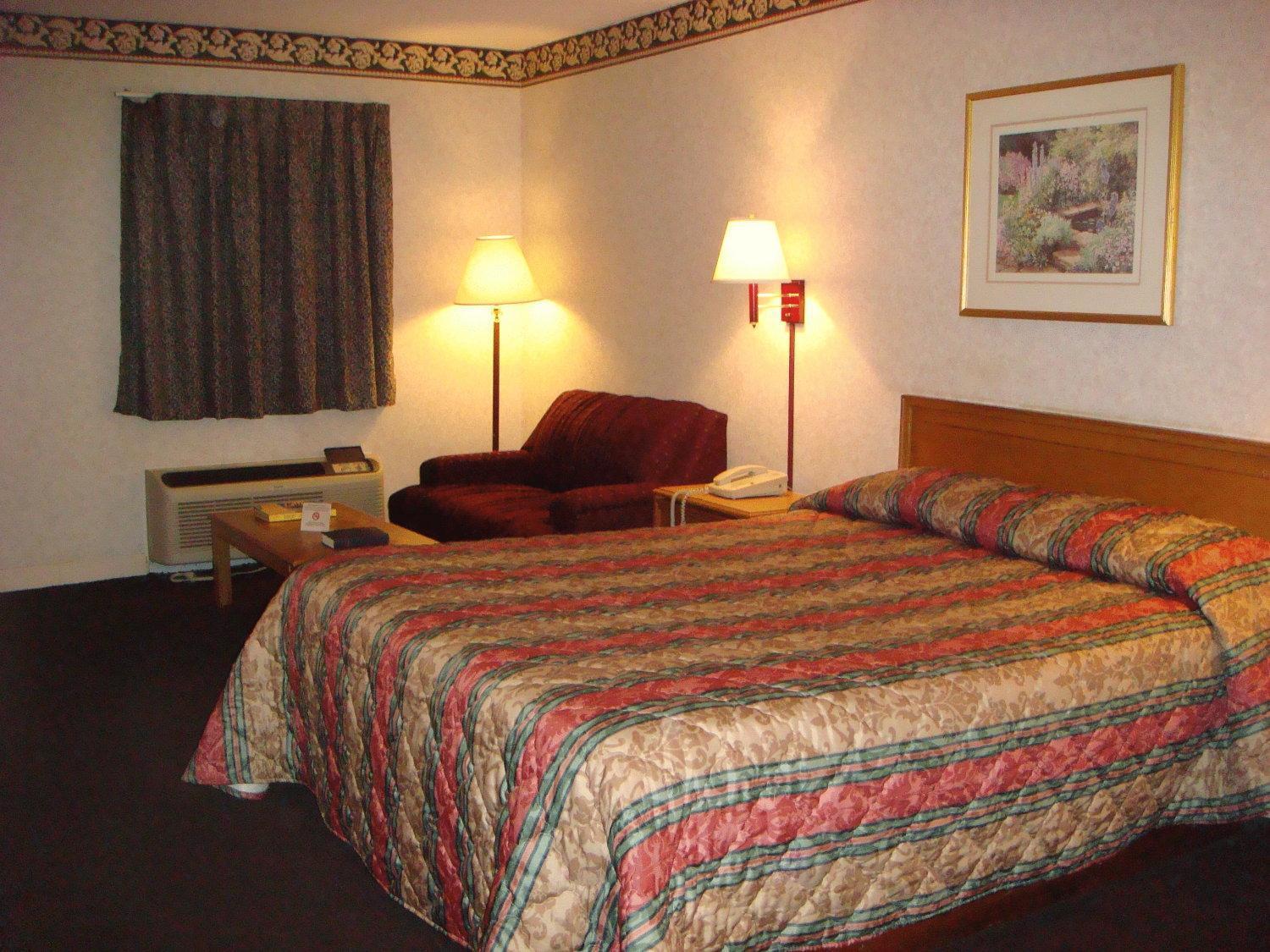 Americas Best Value Inn & Suites Macon at Eisenhower Pkwy photo 21
