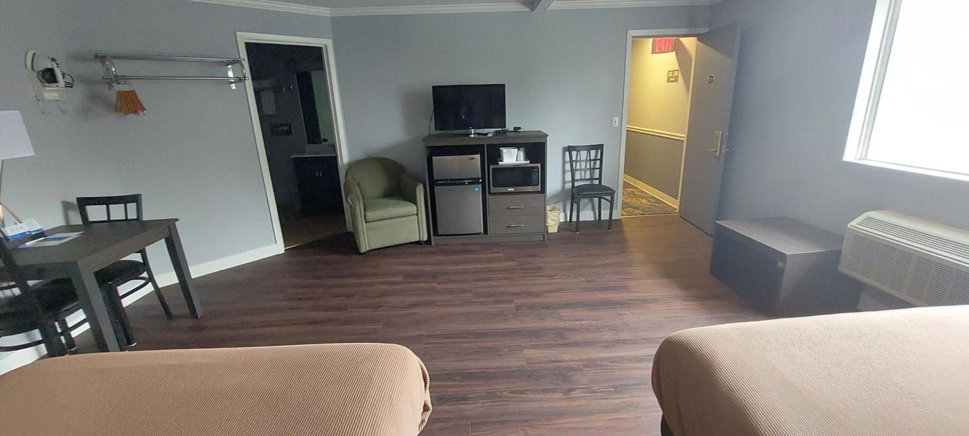 Rodeway Inn photo 11