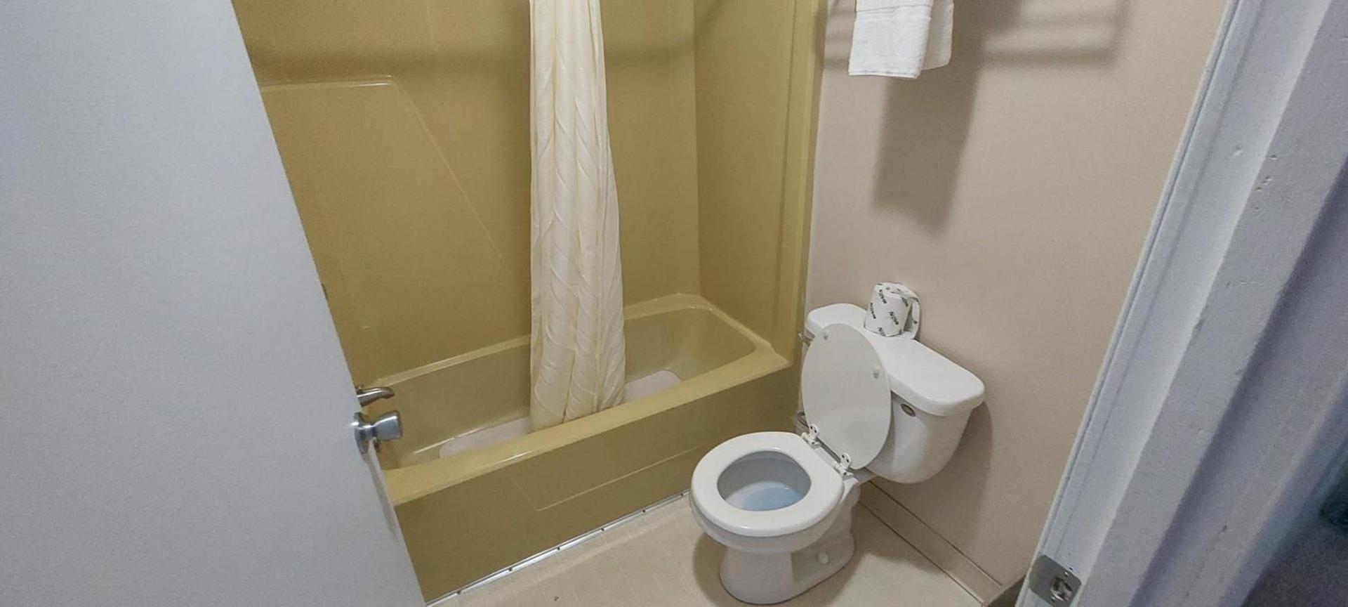 Rodeway Inn photo 19