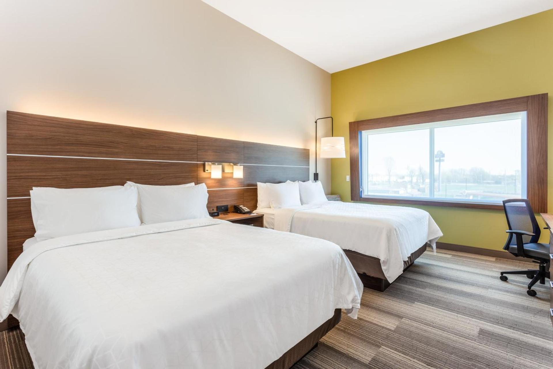 Holiday Inn Express & Suites - Springfield North by IHG photo 34