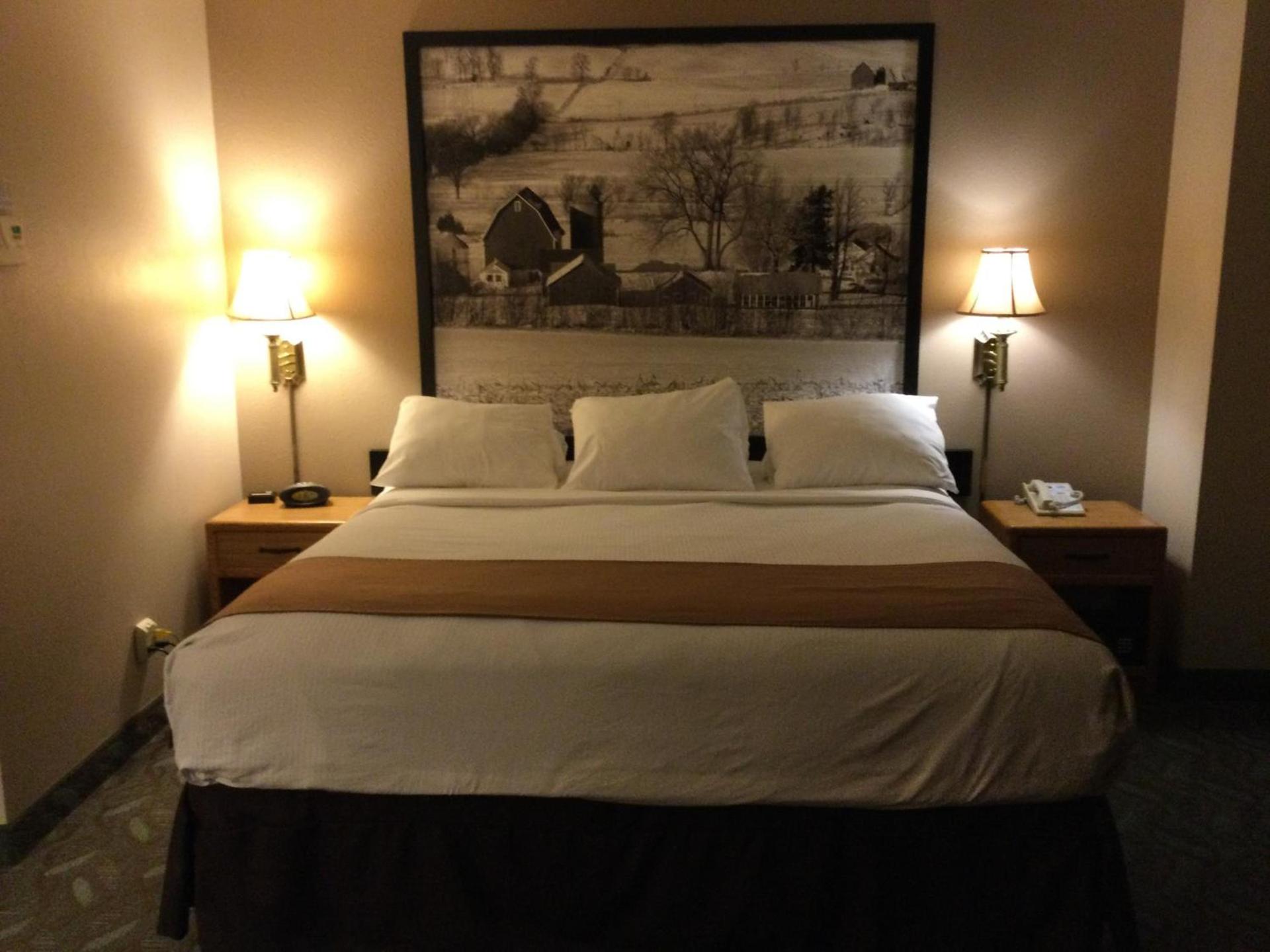 Super 8 by Wyndham Monroe WI photo 28