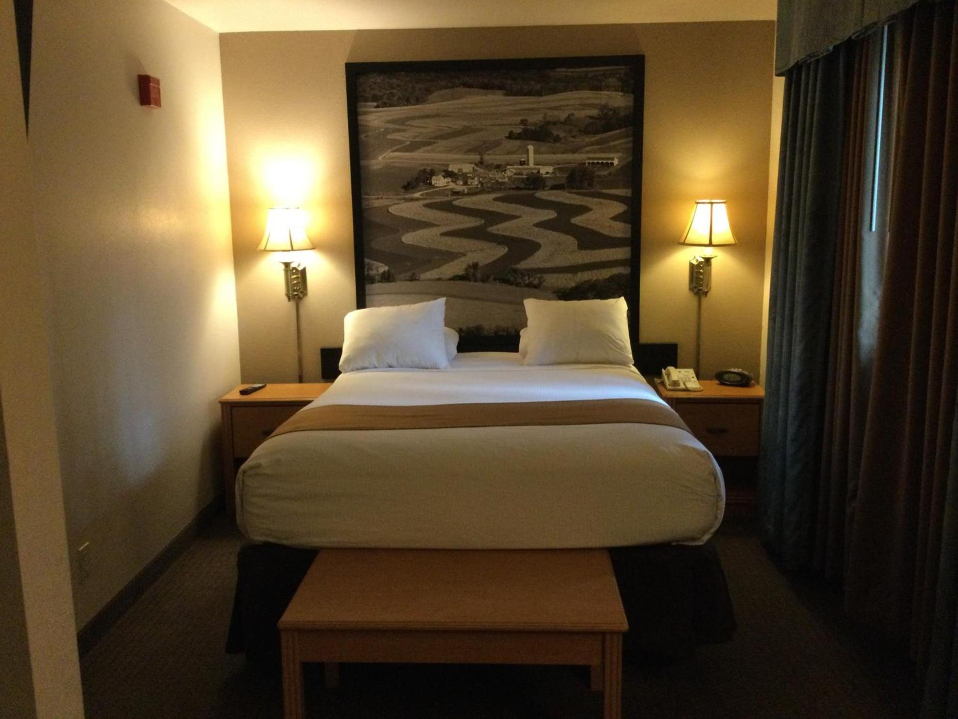 Super 8 by Wyndham Monroe WI photo 29
