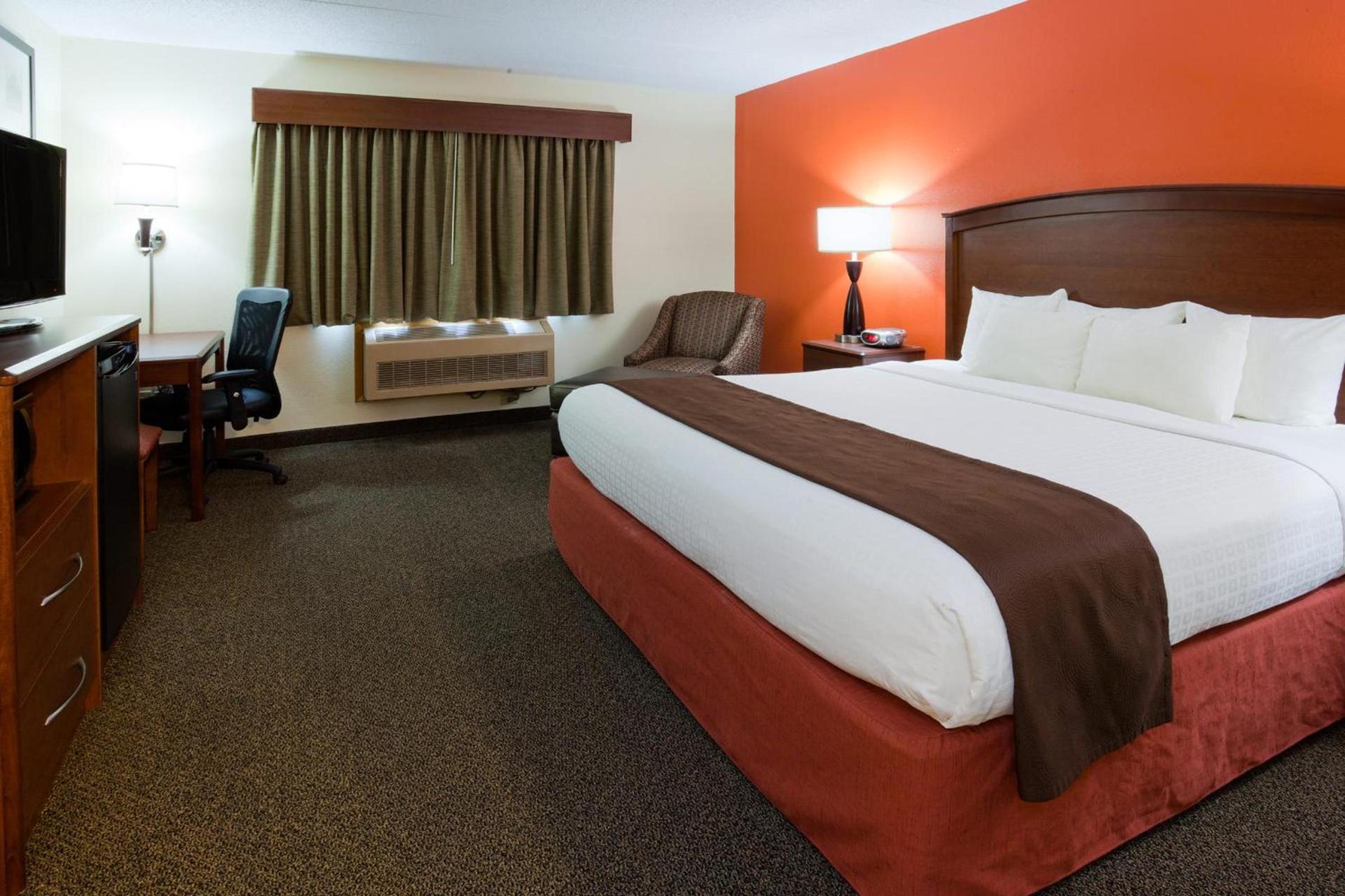 AmericInn by Wyndham Virginia photo 14