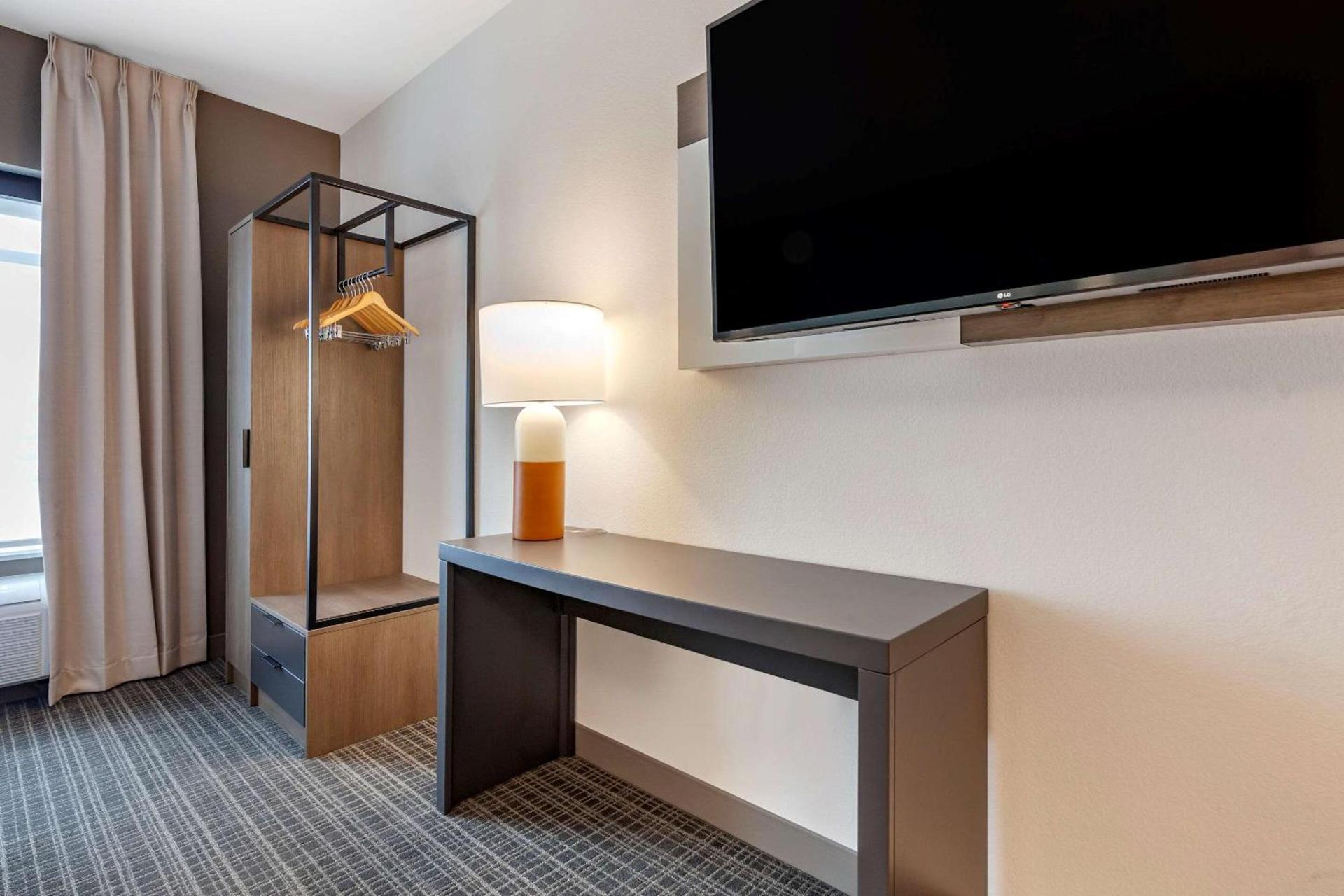 Comfort Suites Cottage Grove-Madison photo 5