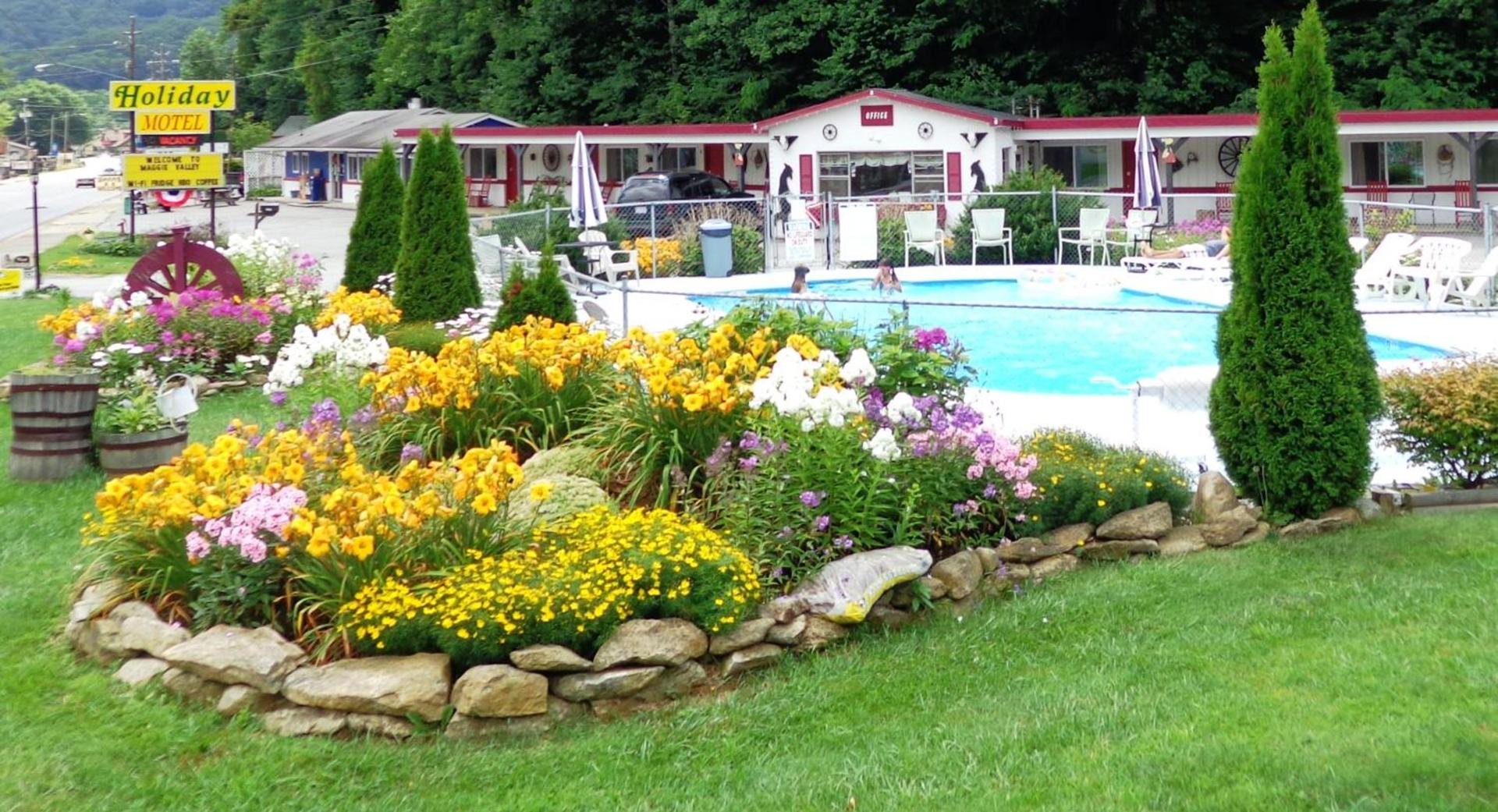 A Holiday Motel - Maggie Valley photo 36