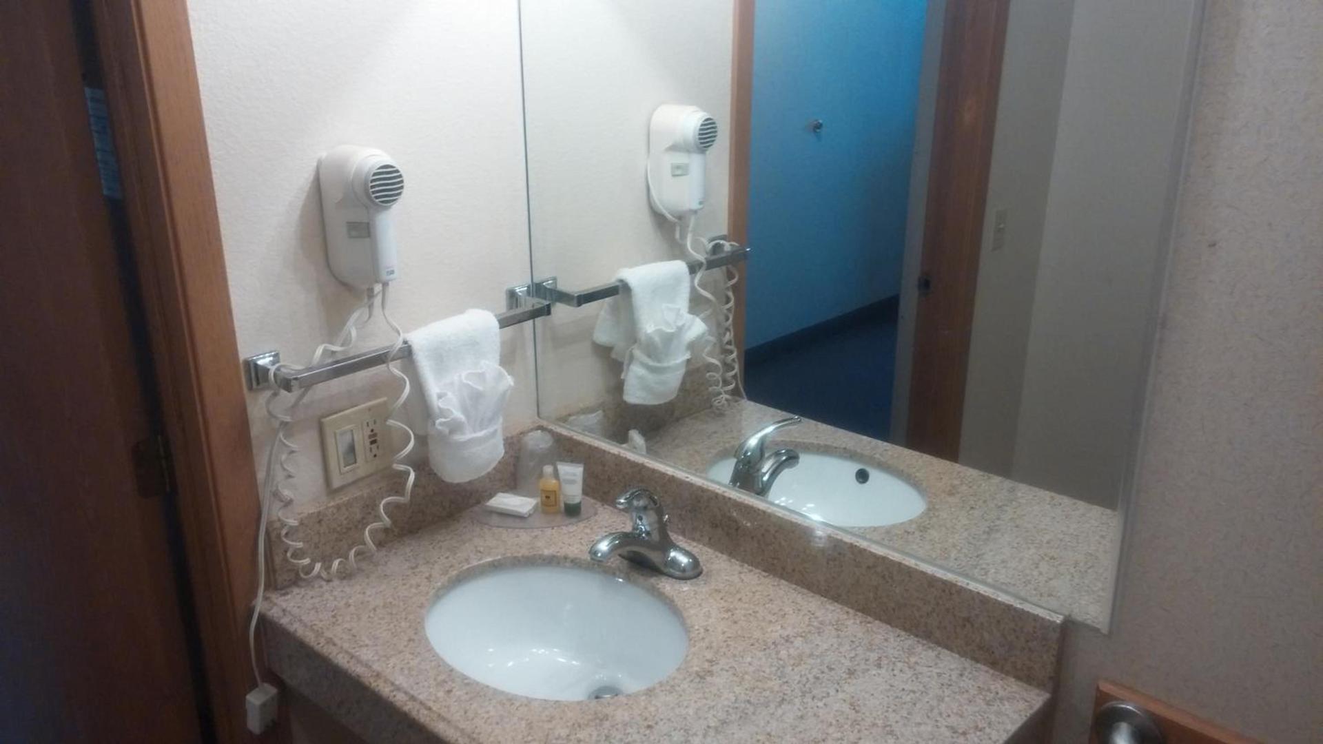 Sunrise Inn photo 84