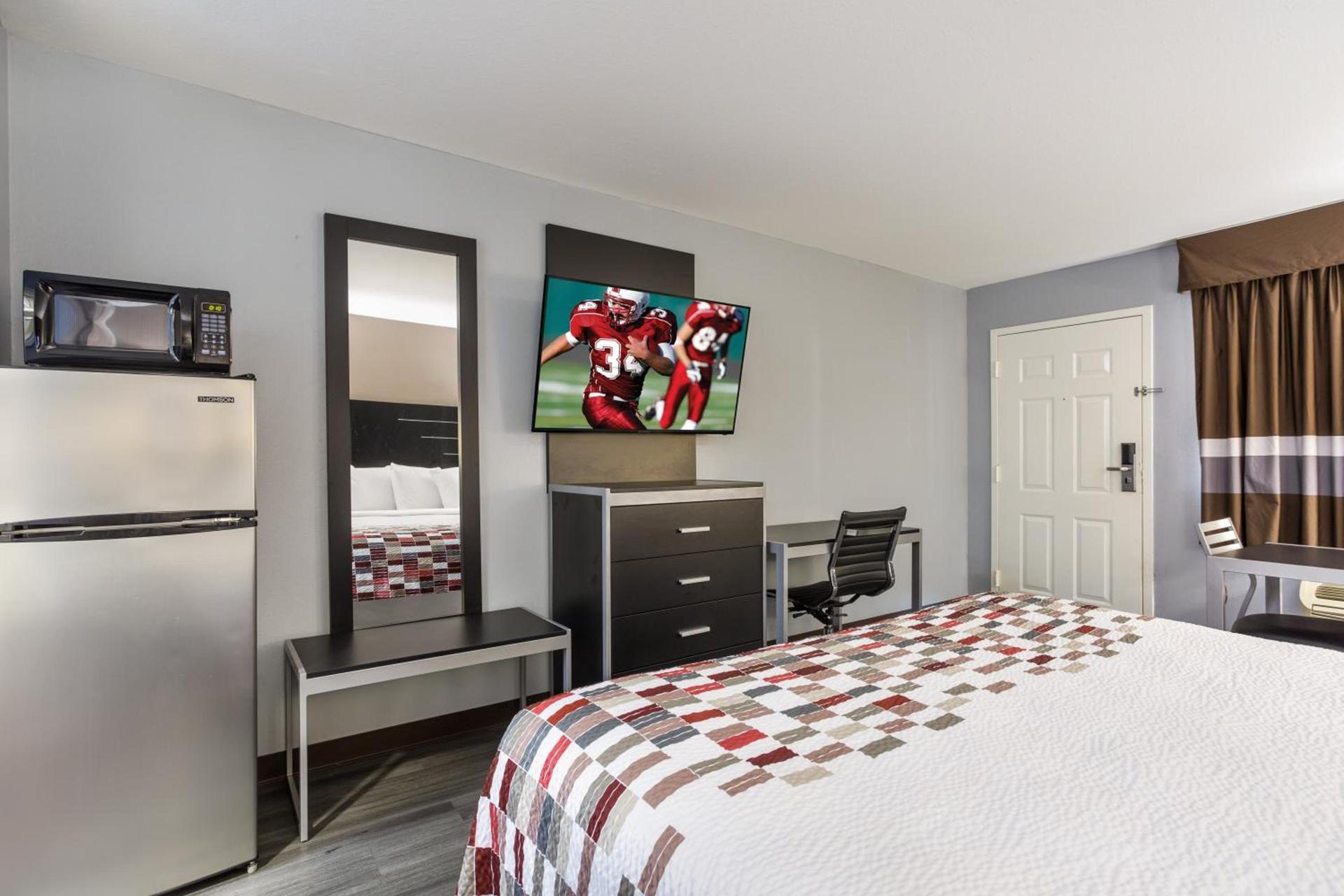 Red Roof Inn & Suites Athens, AL photo 19