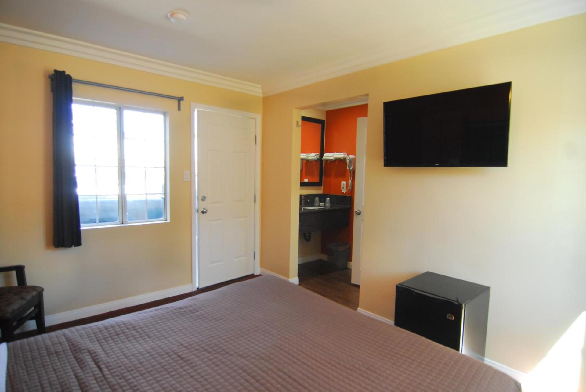 Studio City Inn - Near Universal Studios Hollywood photo 12