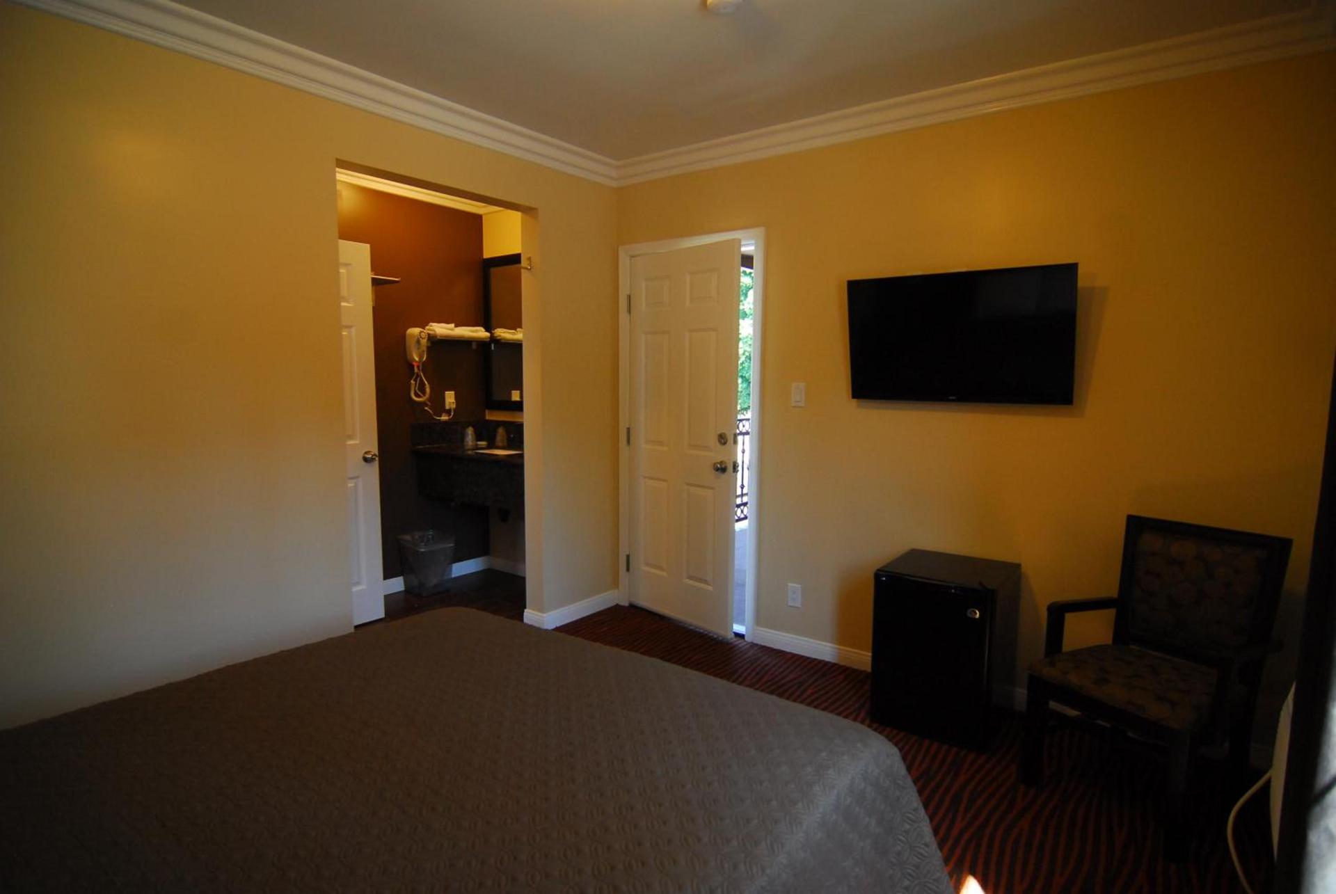Studio City Inn - Near Universal Studios Hollywood photo 8