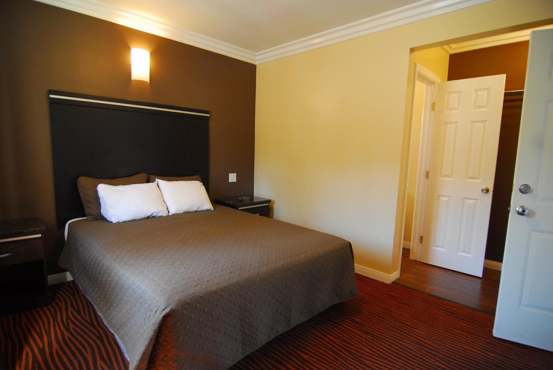 Studio City Inn - Near Universal Studios Hollywood photo 18