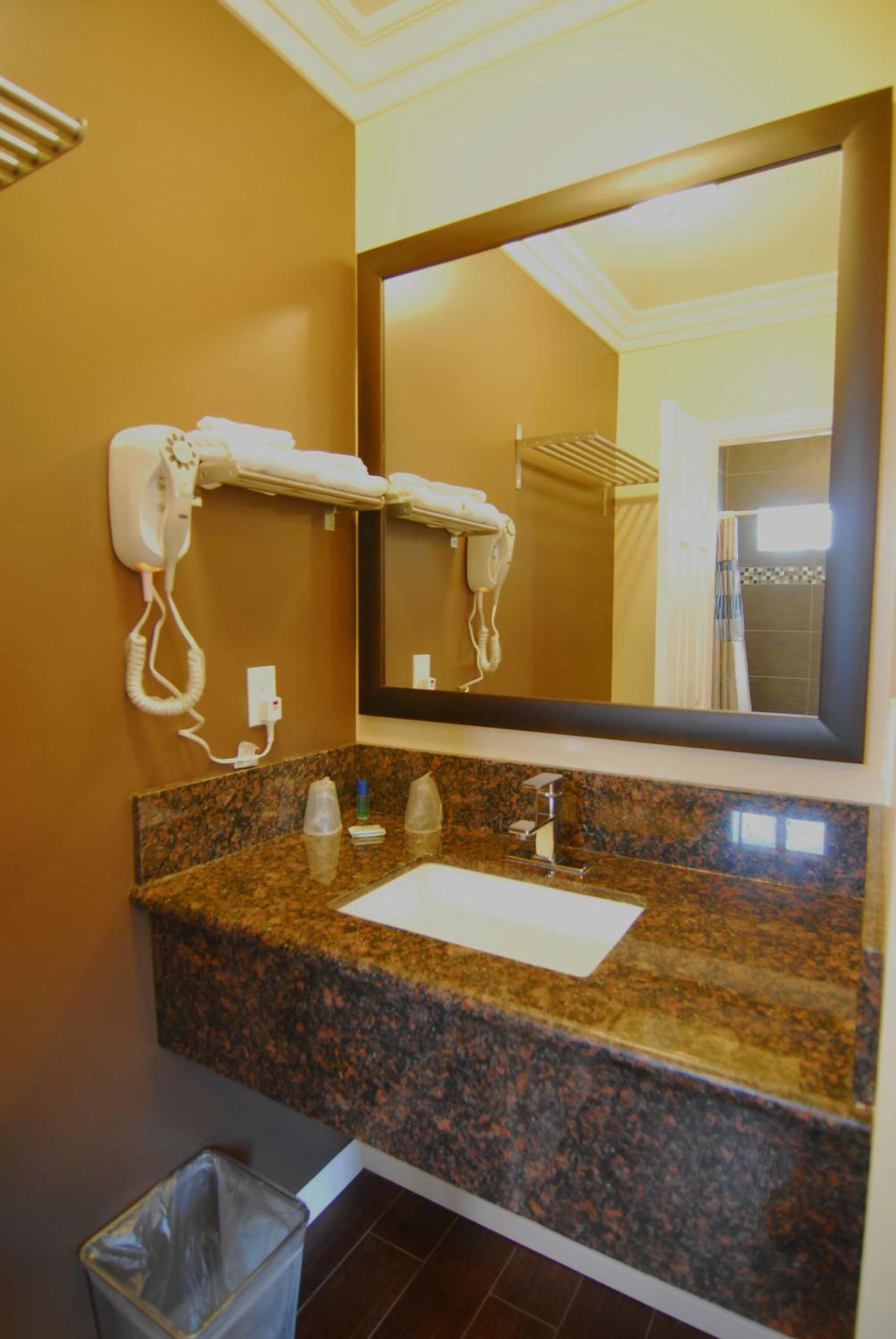 Studio City Inn - Near Universal Studios Hollywood photo 7
