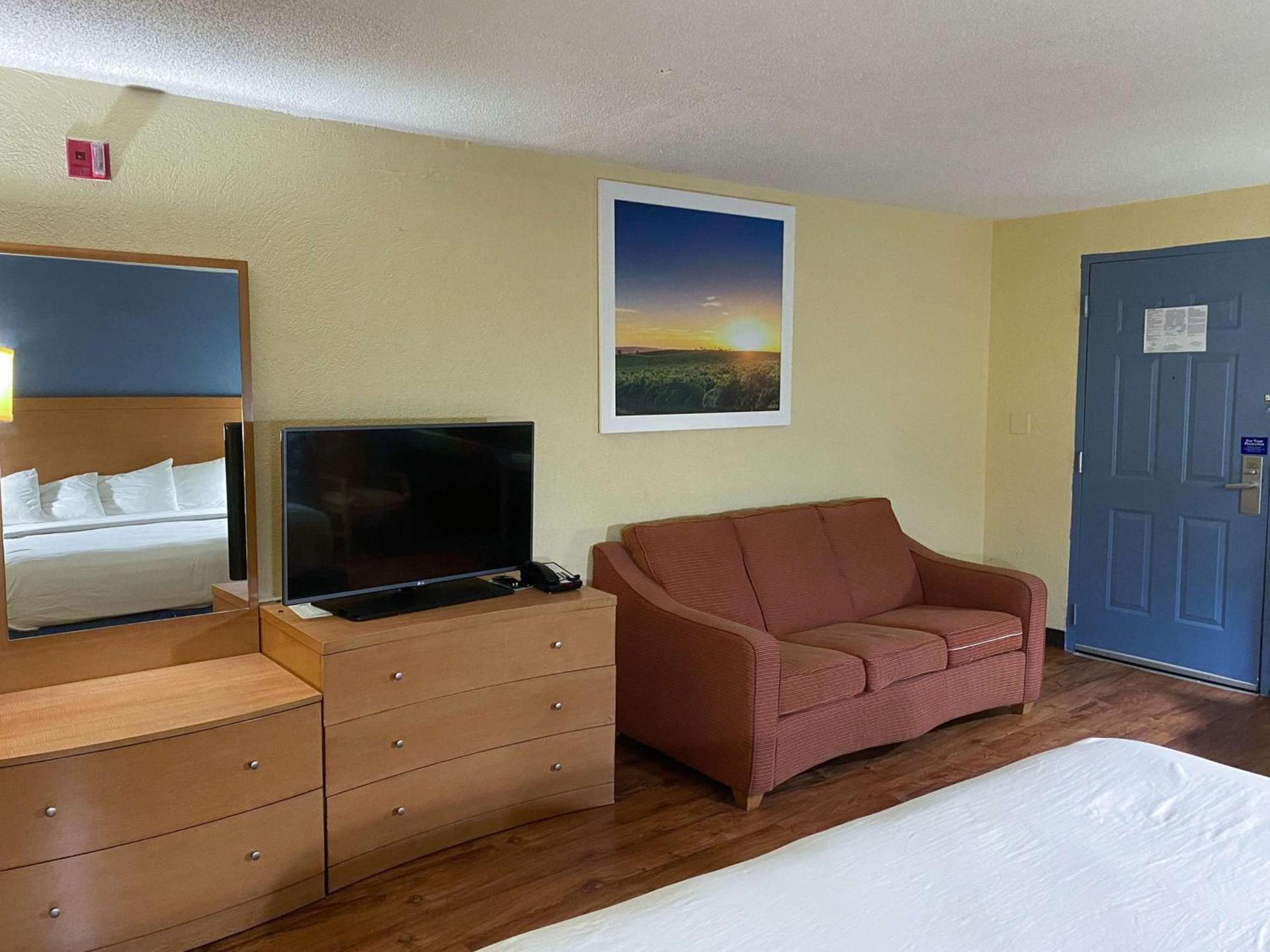 Studio 6 Extended Stay - Savannah, GA - Gateway & I-95 photo 7
