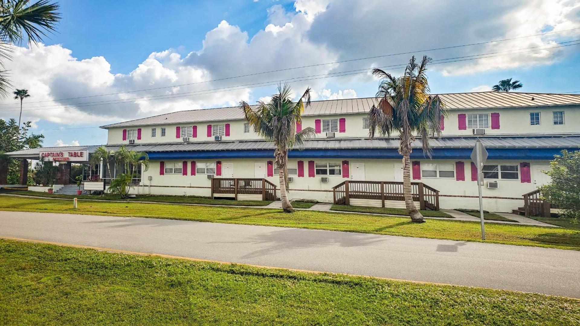 Captain's Table Hotel by Everglades Adventures photo 10