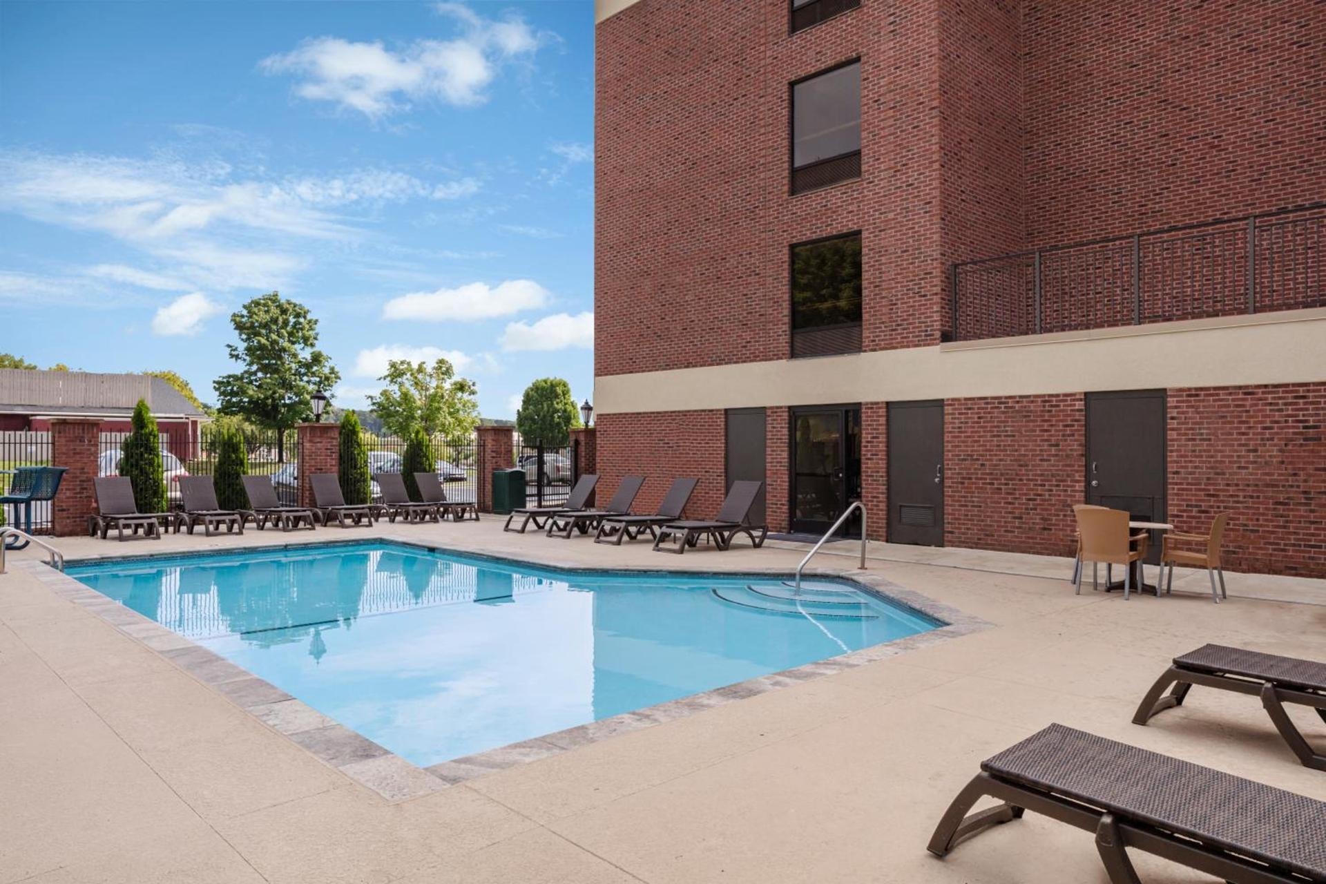Comfort Suites Outlet Center photo 35