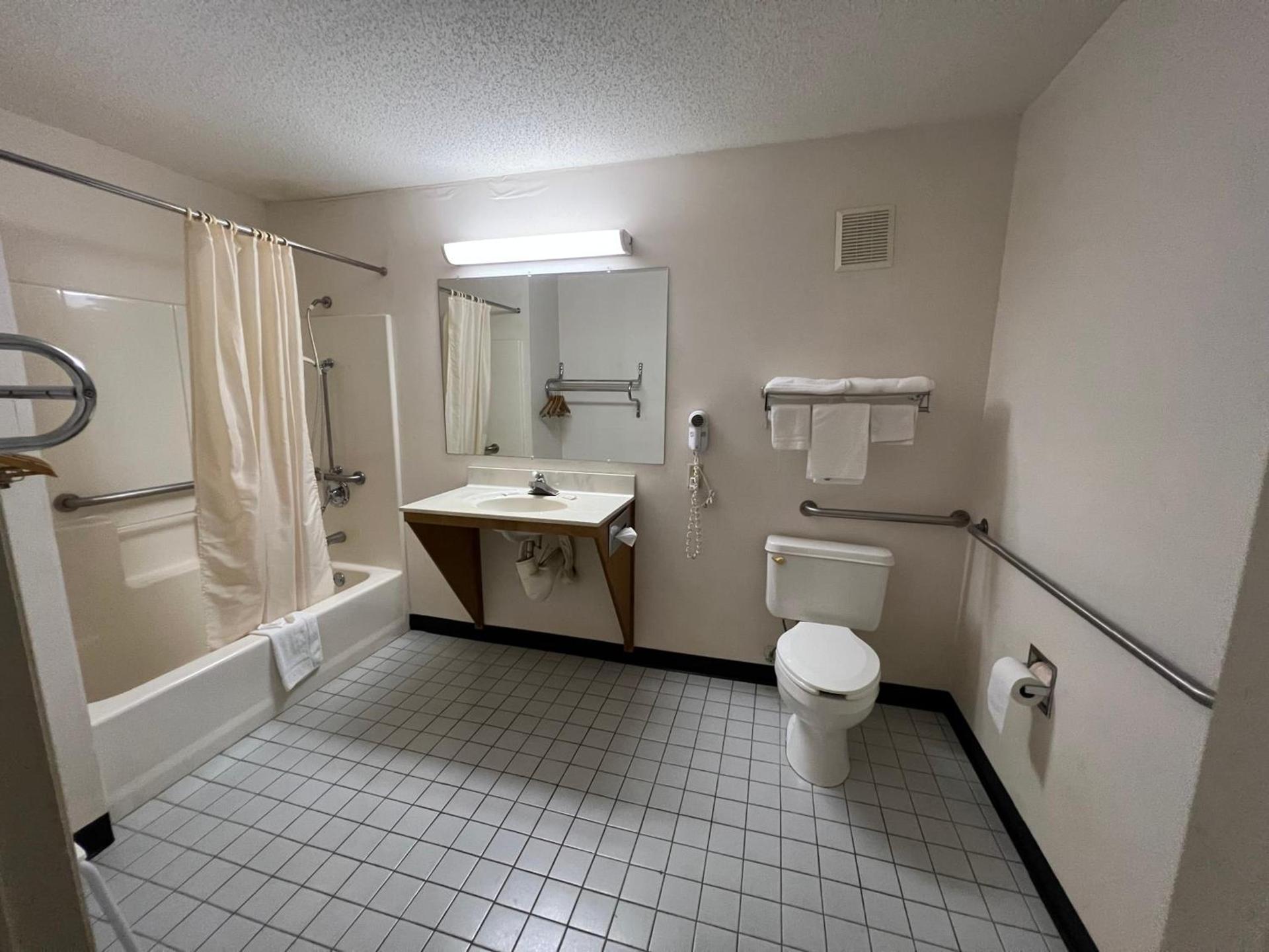 Garden Inn & Suites photo 14