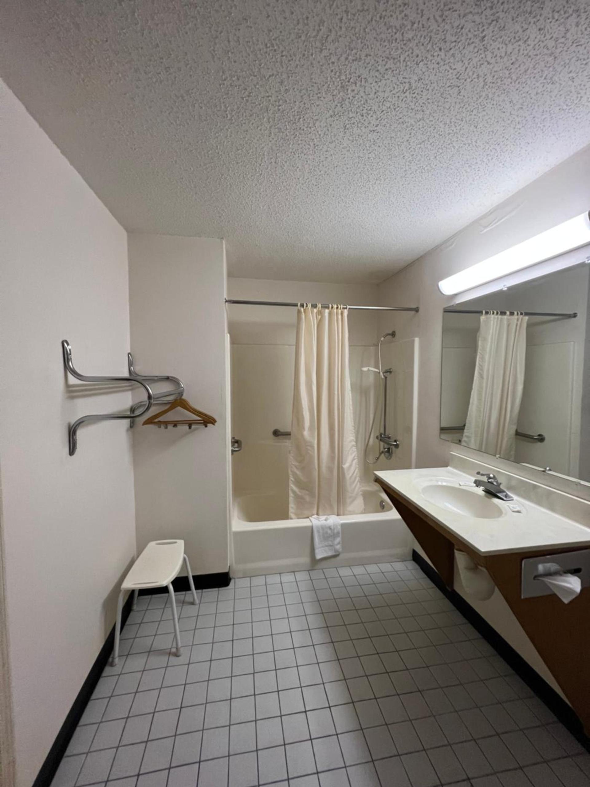 Garden Inn & Suites photo 15