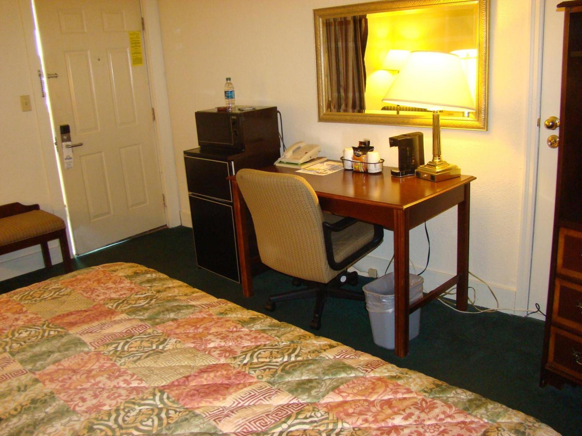 Aderi Hotel Lewisburg photo 24
