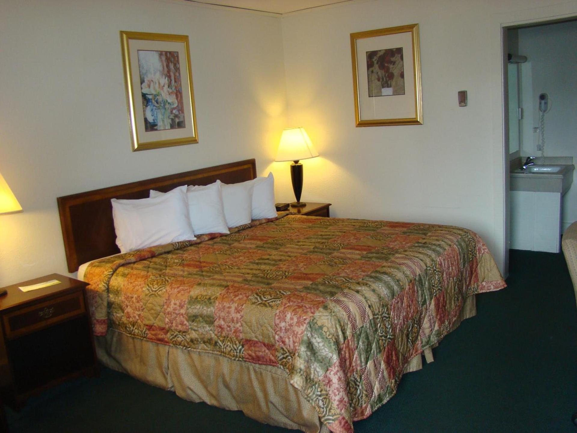 Aderi Hotel Lewisburg photo 31