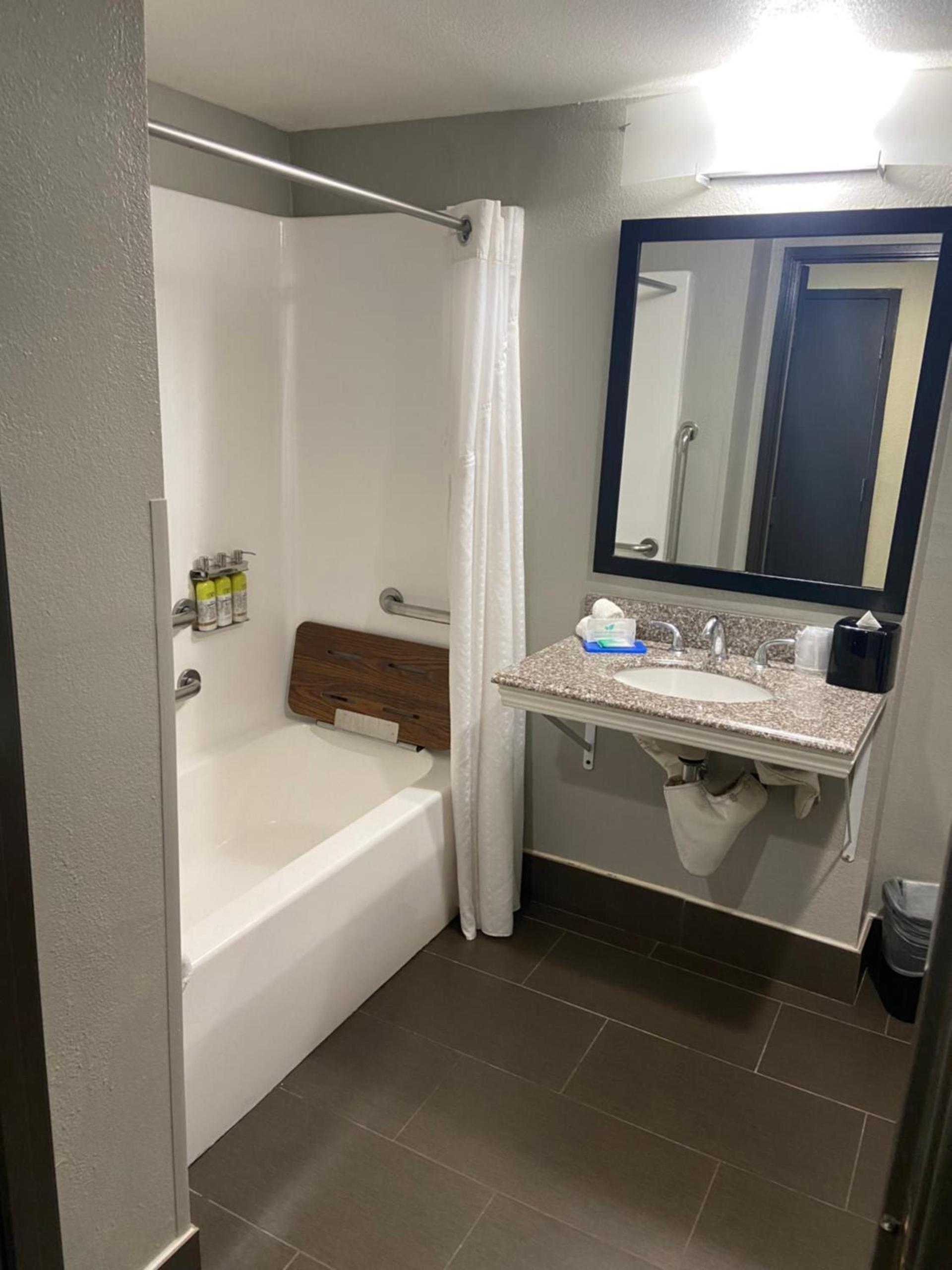 Holiday Inn Express Hotel & Suites Solana Beach-Del Mar by IHG photo 14