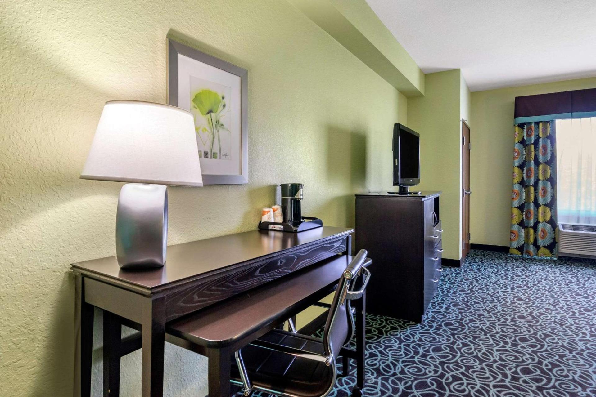 Hampton Inn by Hilton Tampa Fairgrounds Casino photo 8